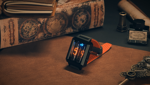 レトロと現代技術が融合。本物のニキシー管を使った腕時計 - PC Watch