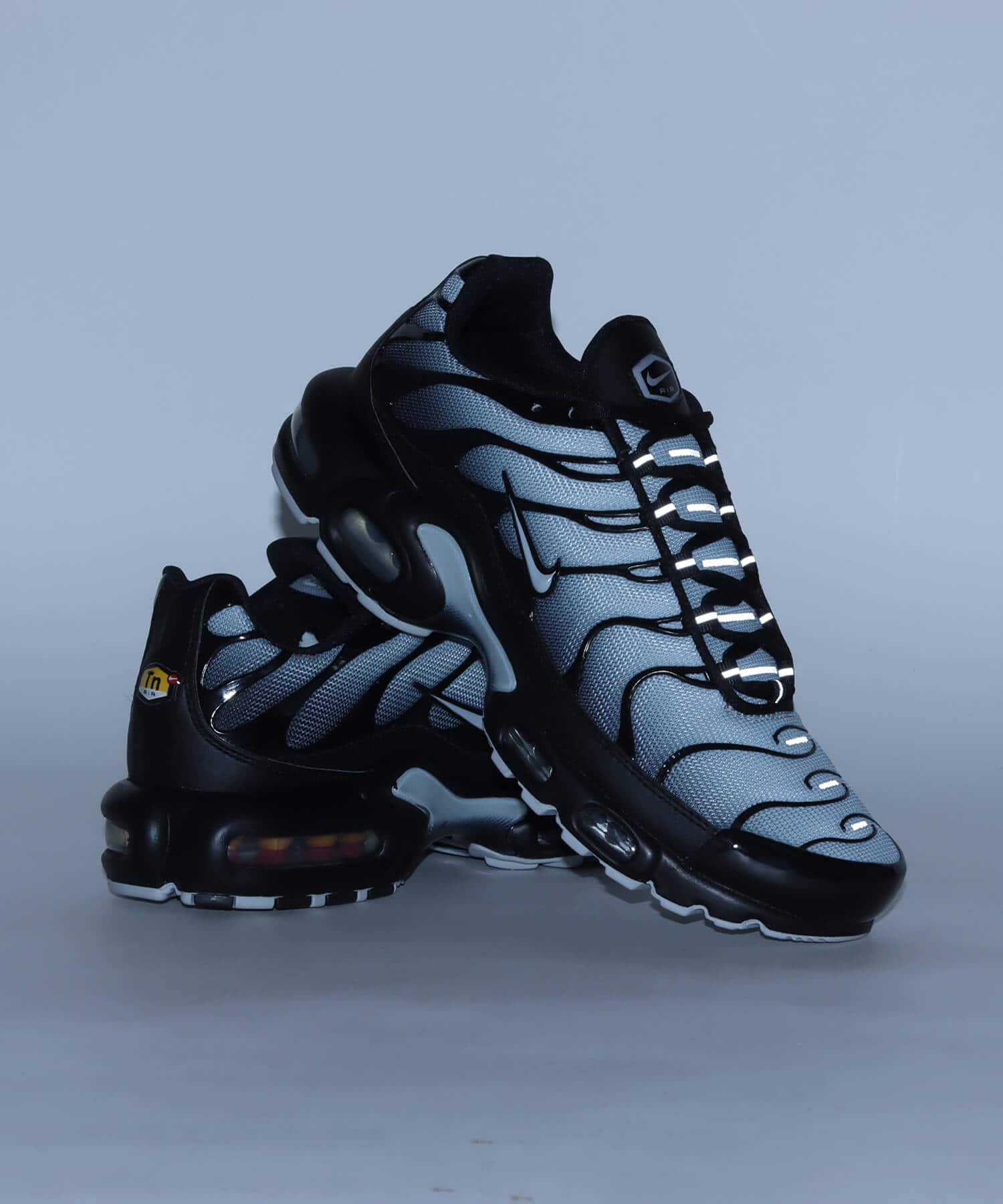 NIKE W AIR MAX PLUS SE BLACK/WOLF GREY-METALLIC SILVER（ナイキ