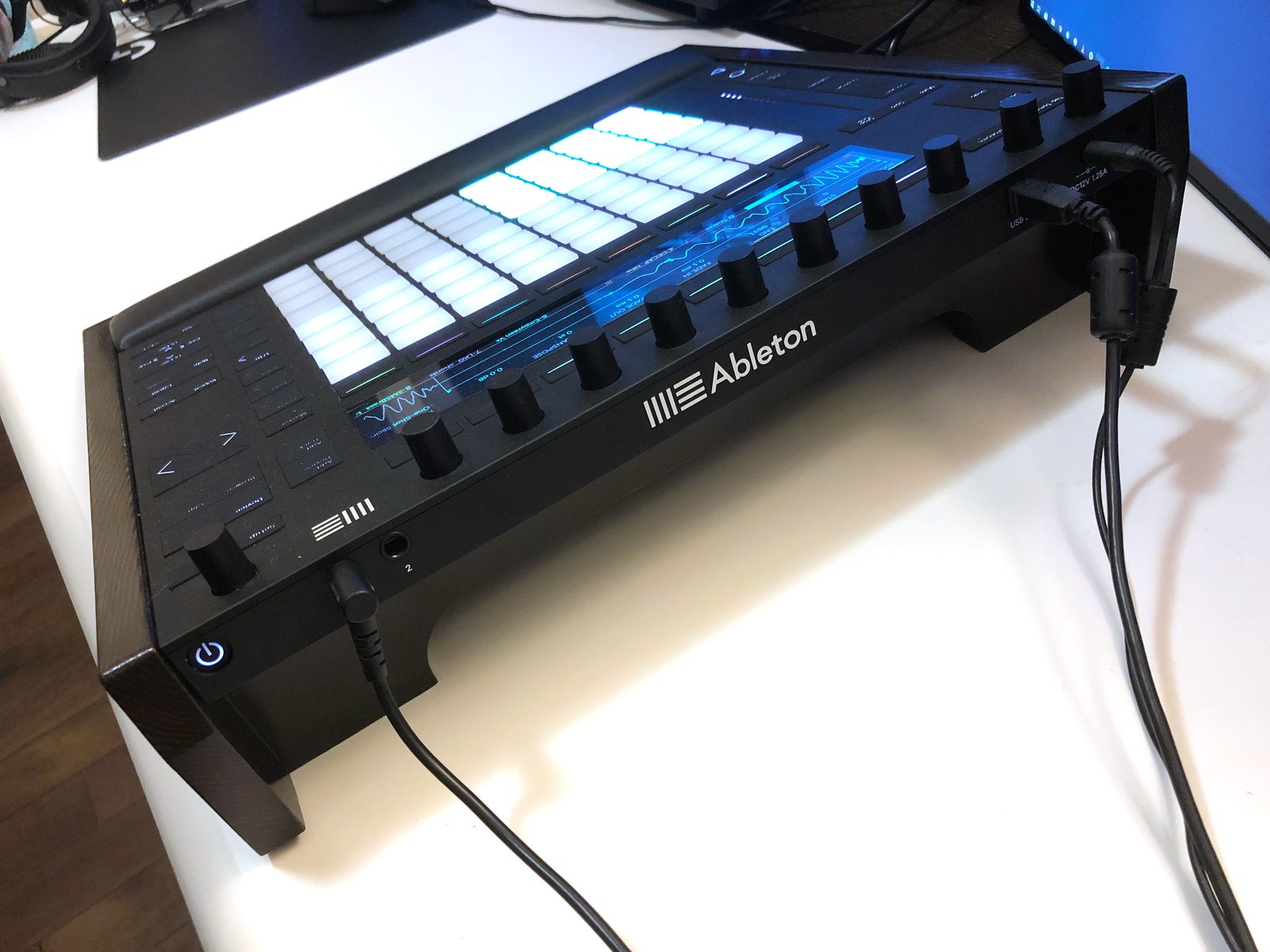 push2stand2.jpg?auto=format&