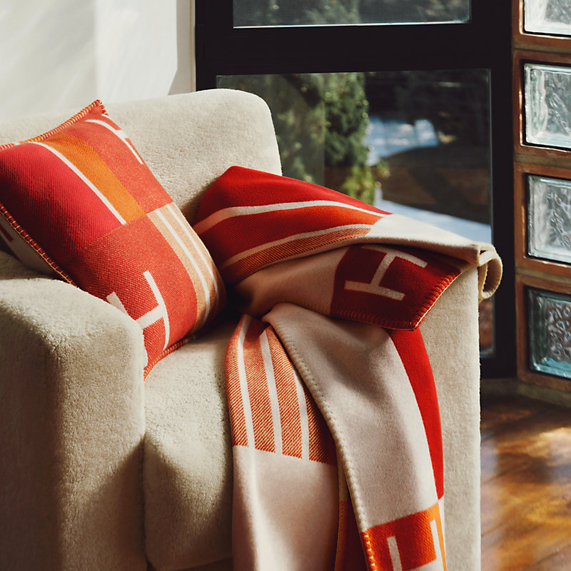 Avalon Vibration pillow, small model | Hermès Netherlands