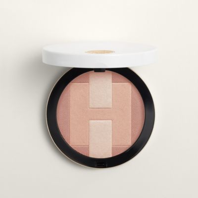 パウダー《24 フォーブル》、フェイス＆アイ イルミネーター、02