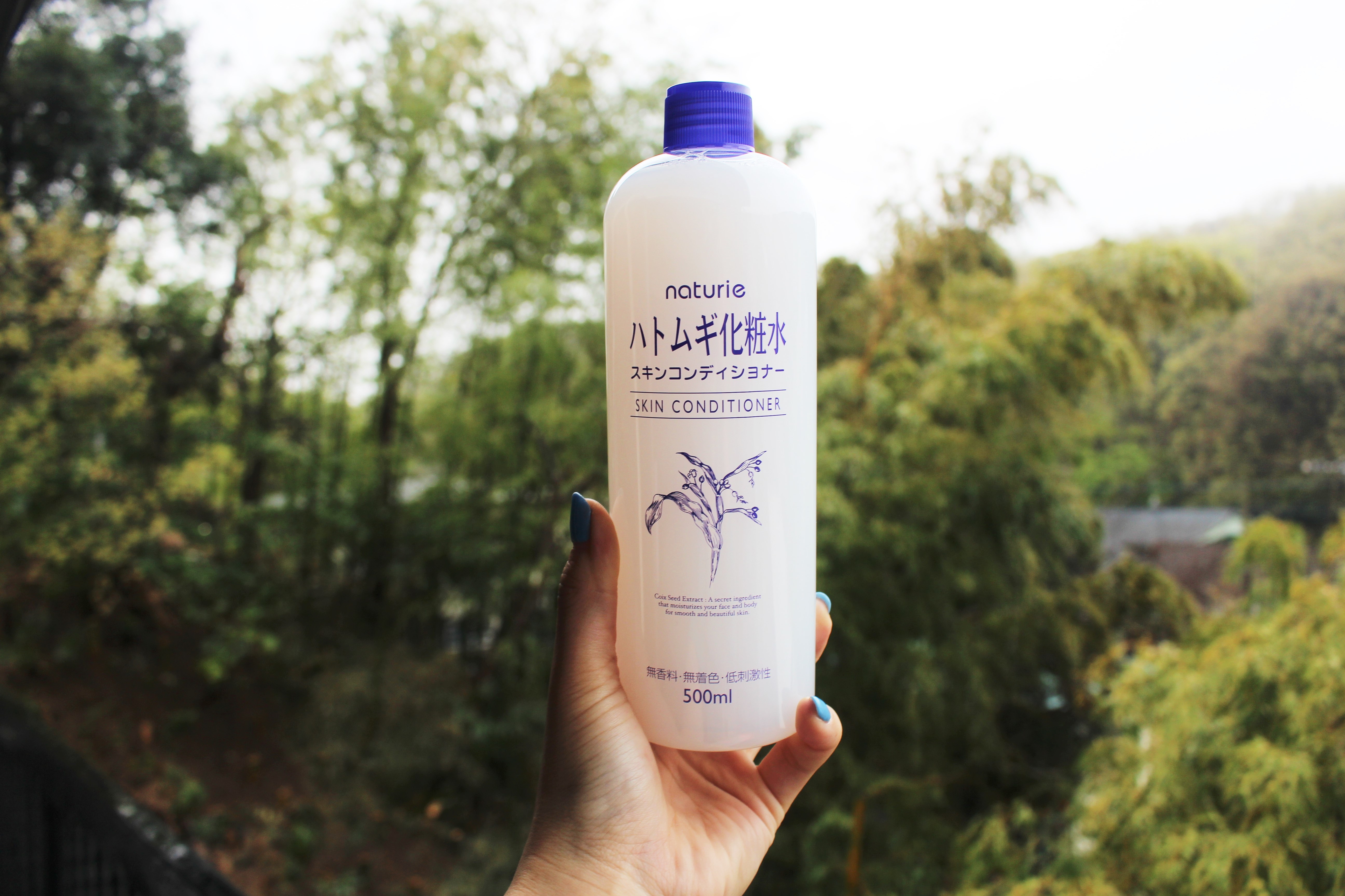 ハトムギ化粧水の使い方7選！ニベア・無印との合わせ技も紹介 | ROOMIE