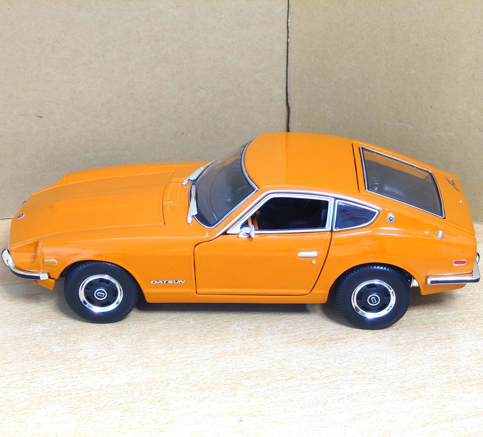 1/18 日産（ダットサン）フェアレディ240Z オレンジ 1971 マイスト製
