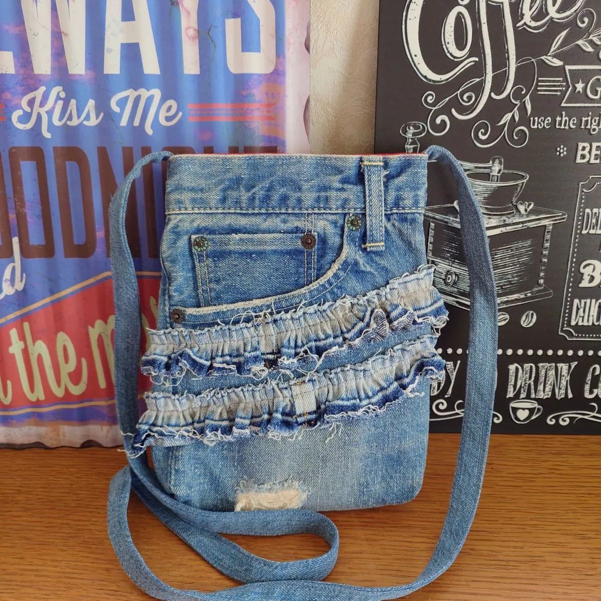 153☆USEDダメージデニムリメイク☆サコッシュ☆フリルショルダー