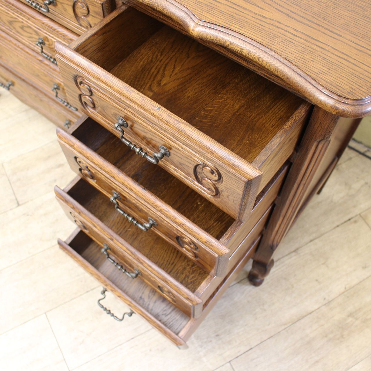 736)三越家具「ブルージュ/Brugge」シリーズの4段8杯ワイドチェスト