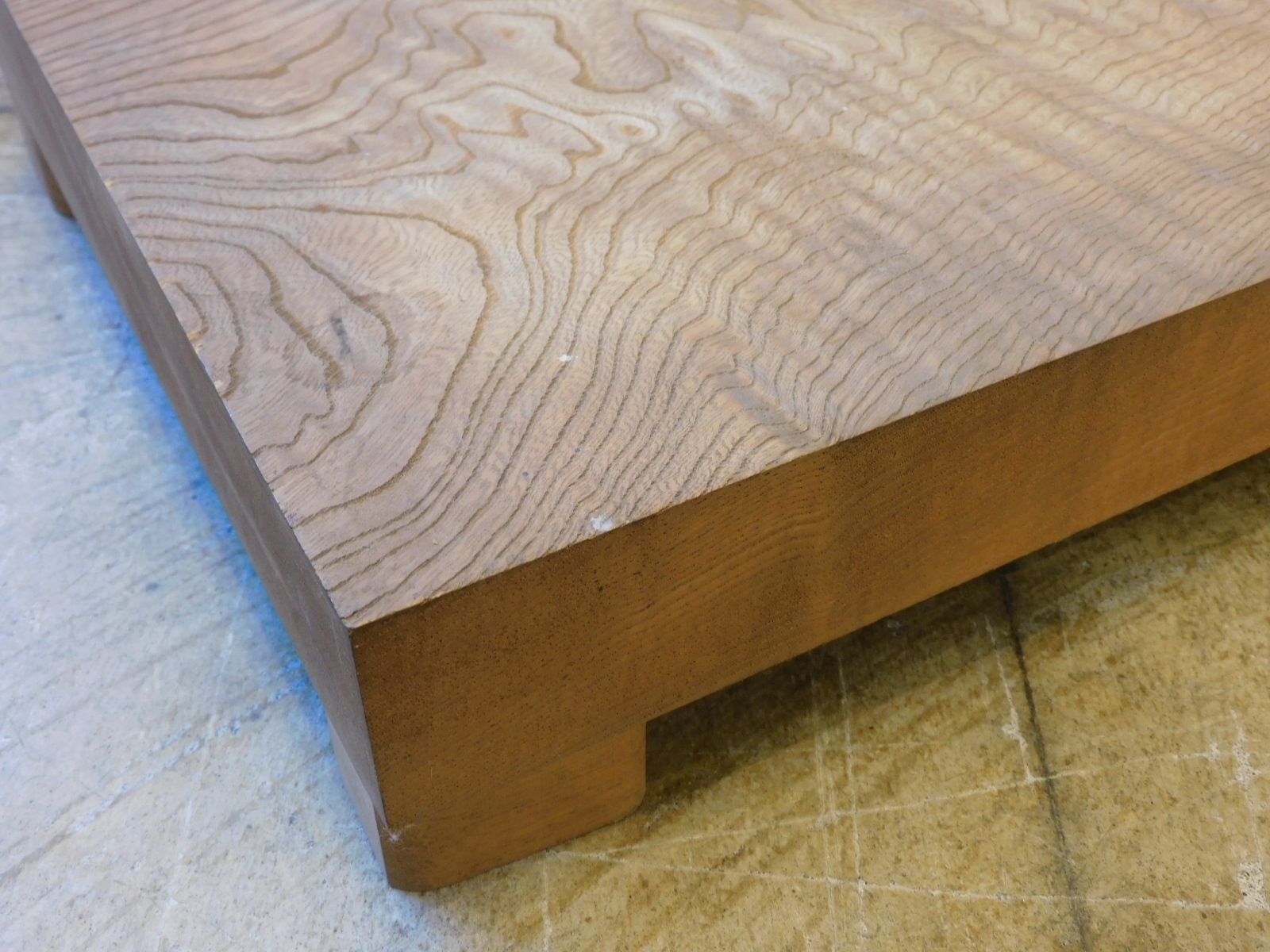 ふるい木味 ケヤキ ぶあつい天板の展示台 HK-a-05938 / 欅 無垢材 展示