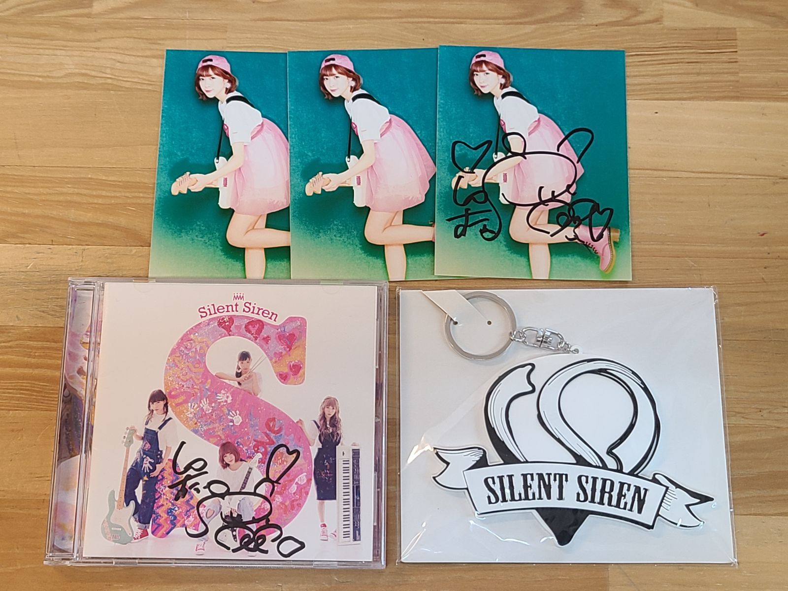 直筆サイン入り SILENT SIREN サイレントサイレン S グッズ付き