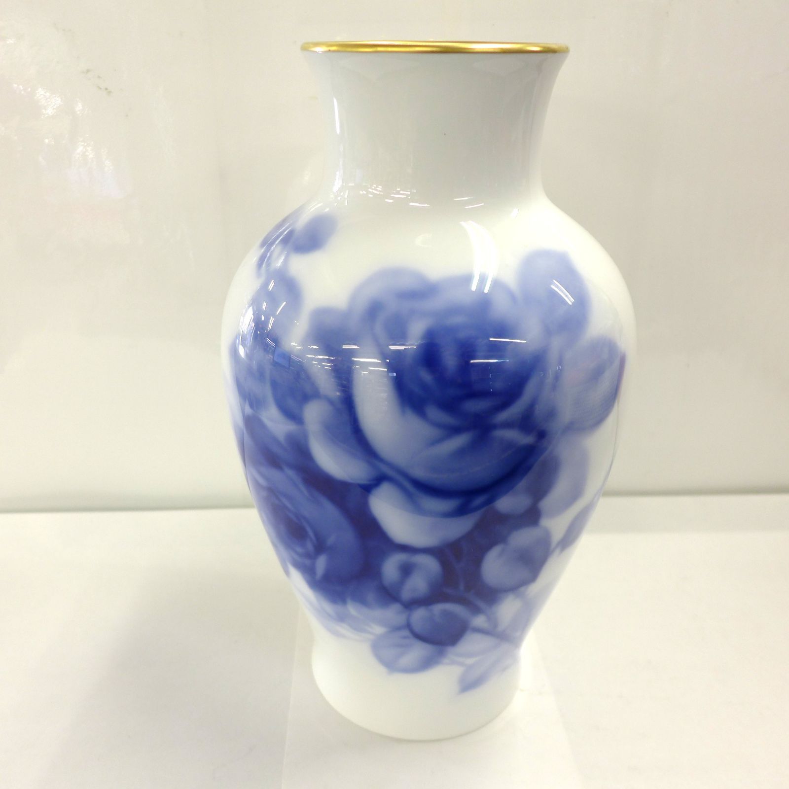 大倉陶園 ブルーローズ 花瓶 公田店 - メルカリ