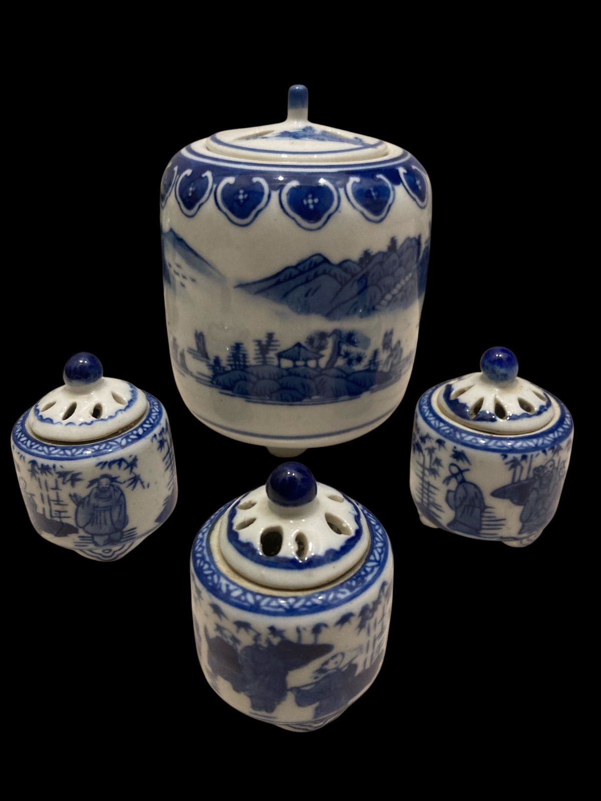 香炉 山水 賢人 4つセット 染付 そめつけ 技法 絵柄 中国風 陶磁器