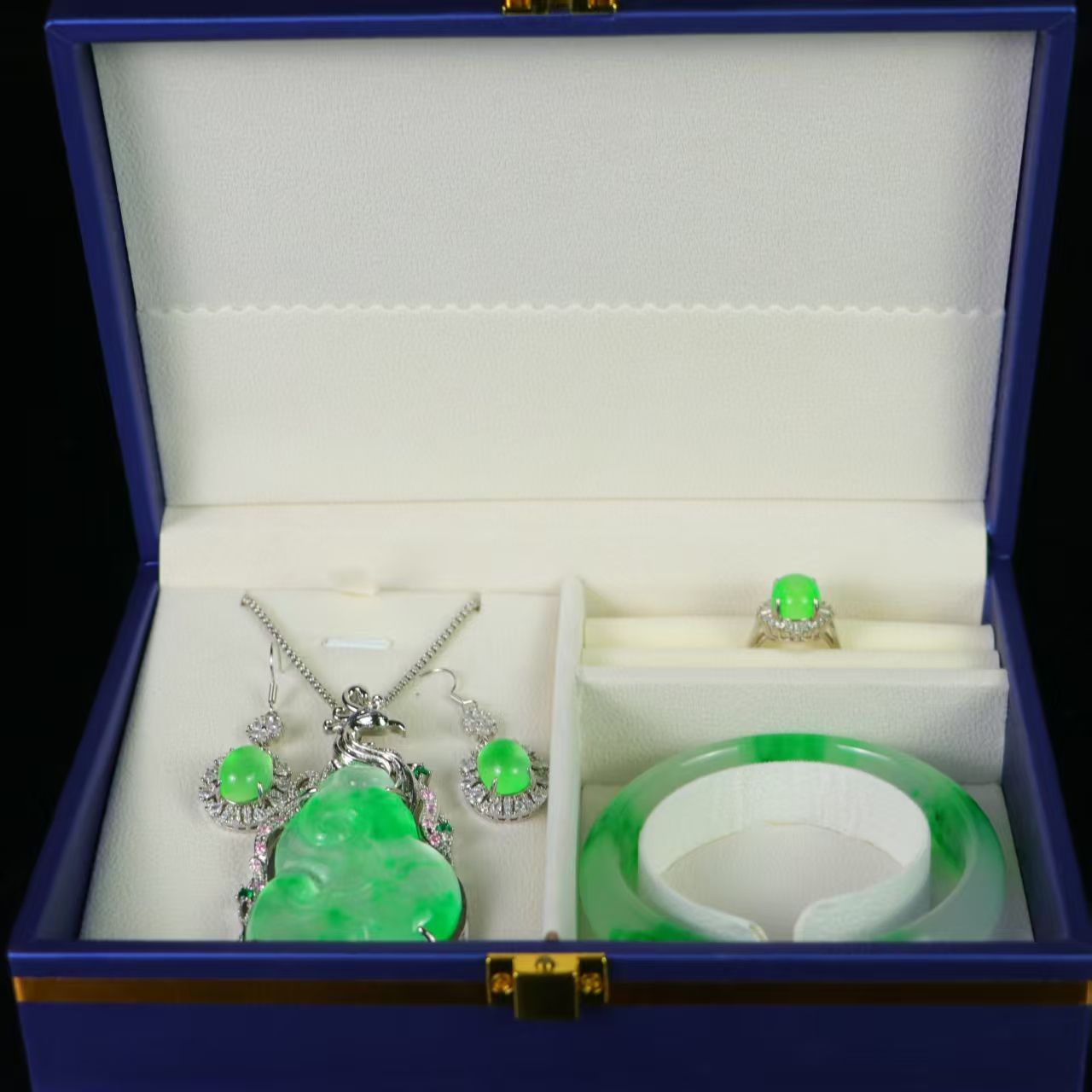 中国古美術.高氷玉腕輪.ネックレスイヤリング.飾り物.観賞物.装身具