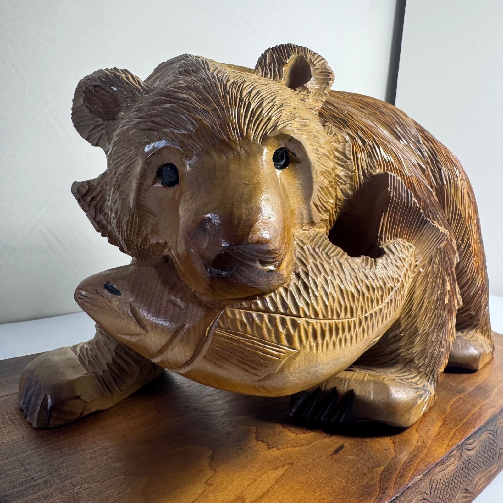 北海道 木彫り熊 鮭をくわえた熊】伝統工芸 民芸品 置物 天然木 彫刻