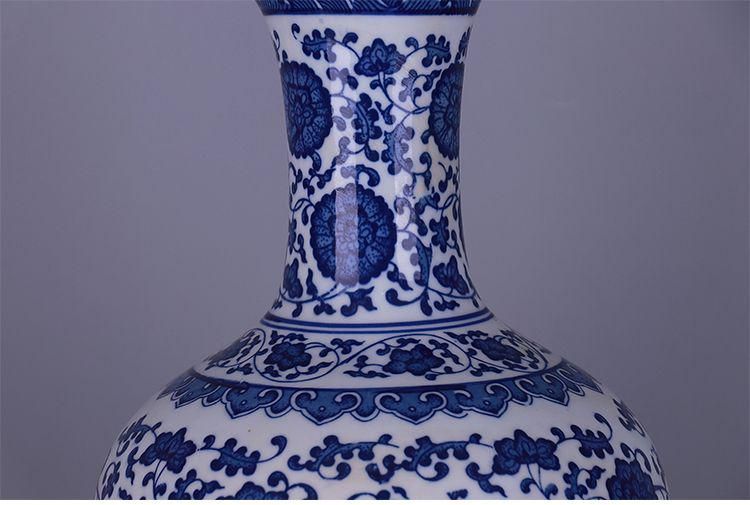 大清乾隆藍地琺瑯彩纏枝紋花瓶 景徳鎮 陶磁器 装飾品 現代工芸品 美術