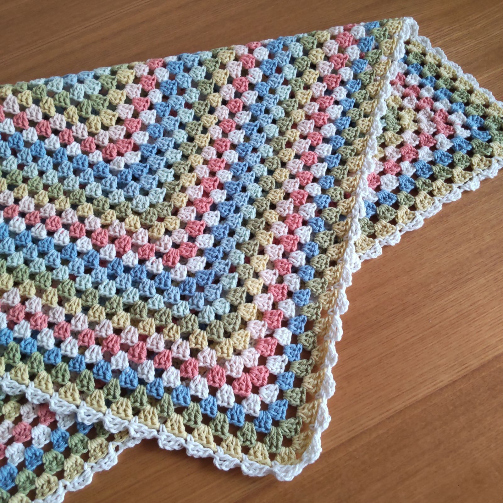 手編みグラニースクエア カラフルブランケット マルチカバー - メルカリ