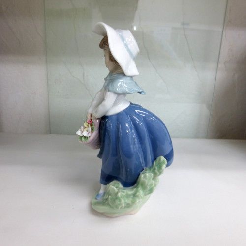 リヤドロ フィギュリン きれいな花ばかり 少女 花かご 陶器 人形 女性