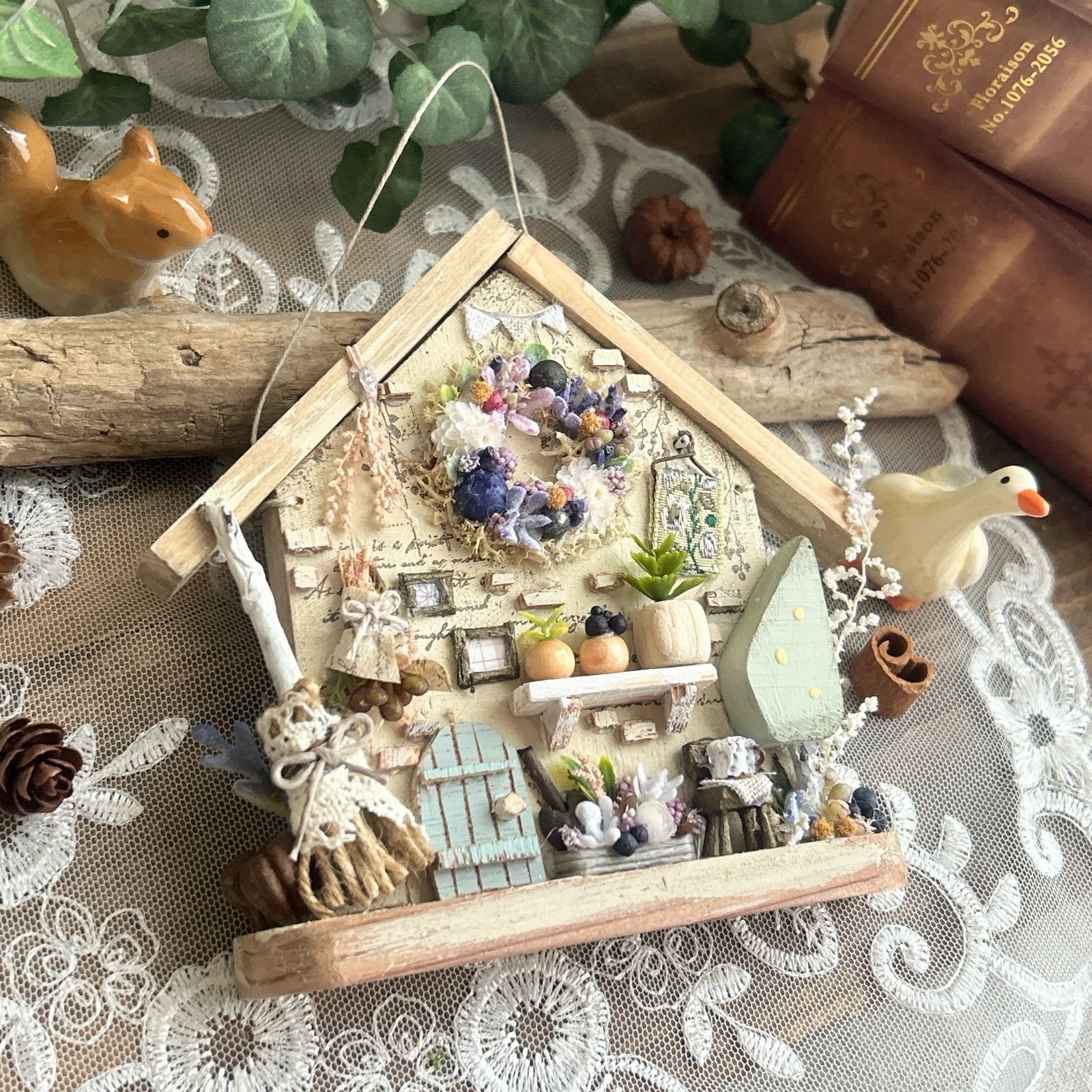 No.195 木製 リース付き木のおうち 木の実 インテリア雑貨