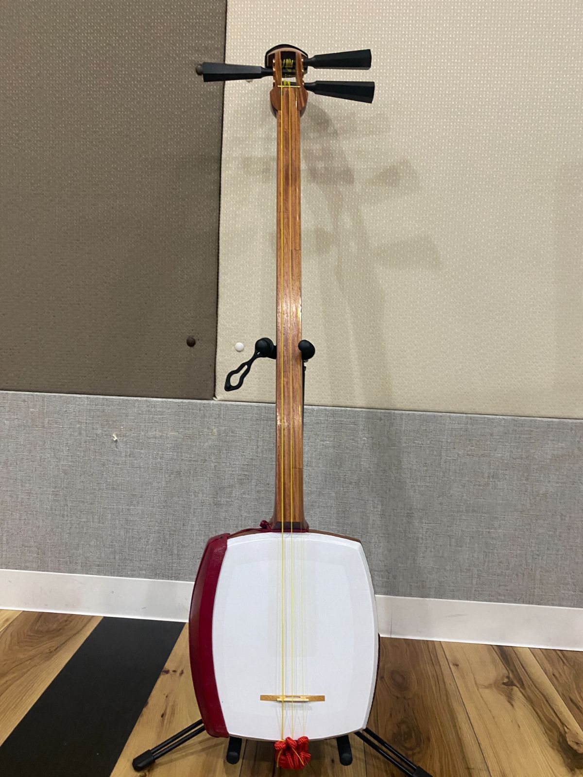 【希少】津軽三味線　花梨材　太棹　皮破れなし　ケース付 ✨美品✨津軽三味線 太棹 花梨 丸打ち胴 一本ホゾ 和楽器 ハードケース