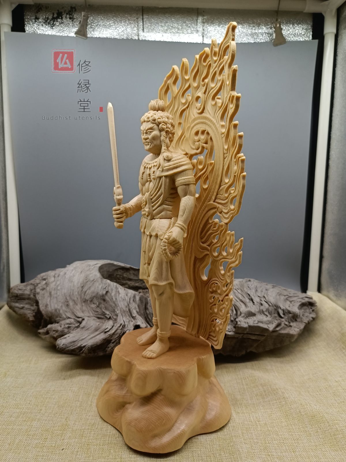 修縁堂】大迫力 木彫り 仏像 不動明王立像 不動尊 彫刻 一刀彫 天然木