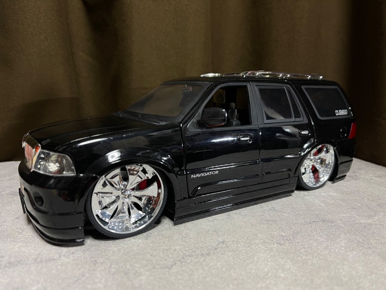 DUB CITY 1/18 ミニカー リンカーンナビゲーター アメ車 - メルカリ