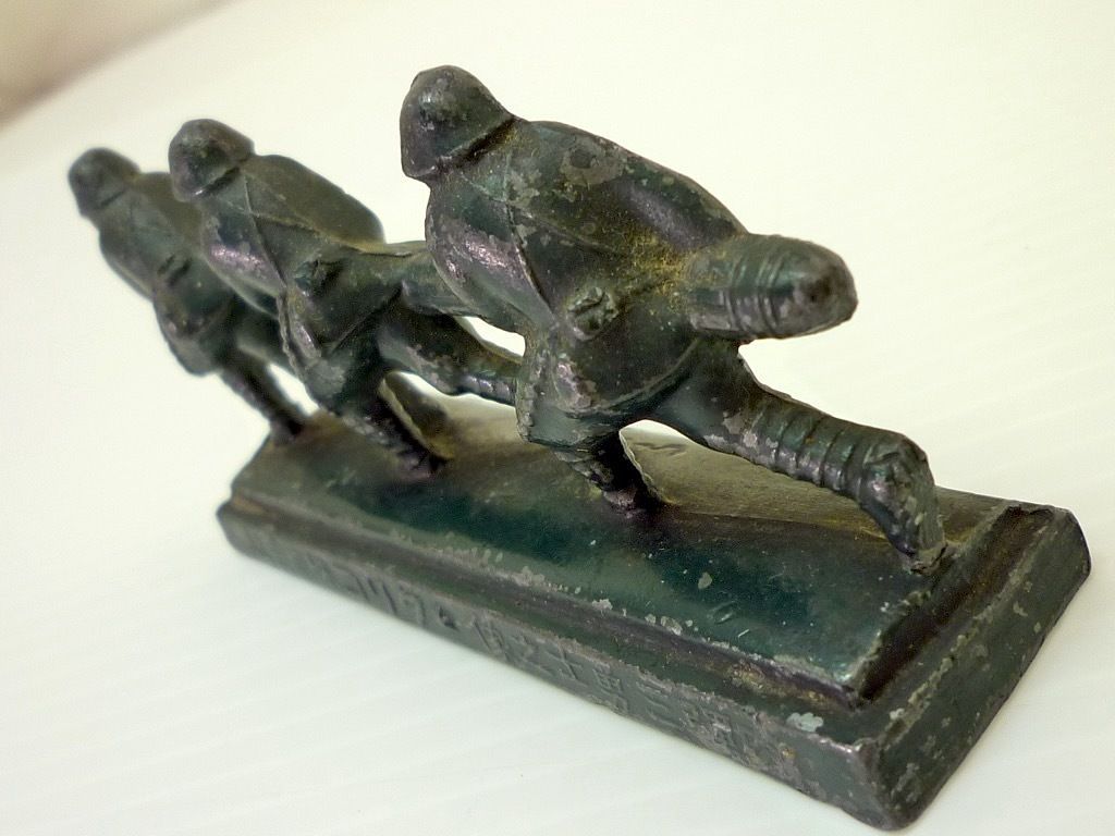 戦前 激レア グリコ 肉弾三勇士之像 銅像型 文鎮 置物 当時物 軍隊