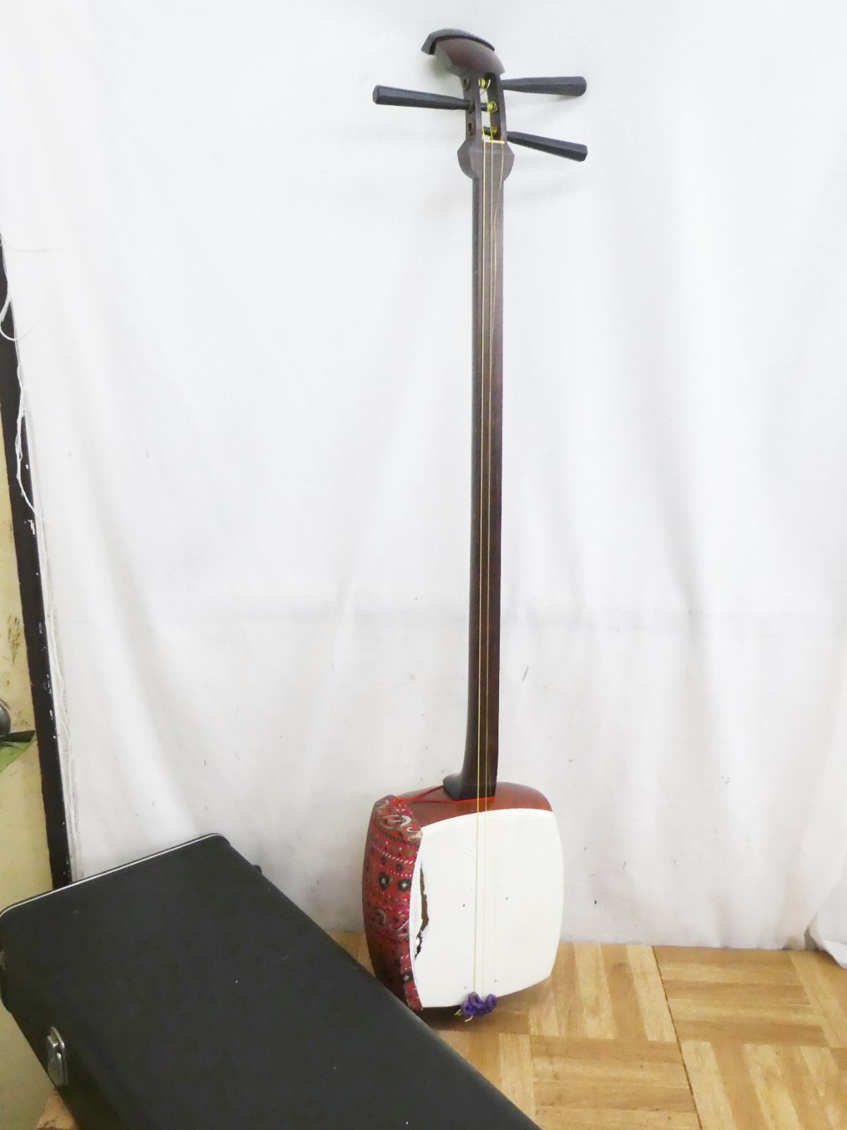 R075【希少】三味線 ハードケース付き 和楽器 中古 破れ、補修有り