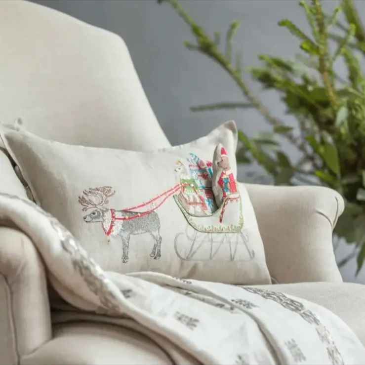コーラルアンドタスク クッションカバー Santa's Sleigh - メルカリ