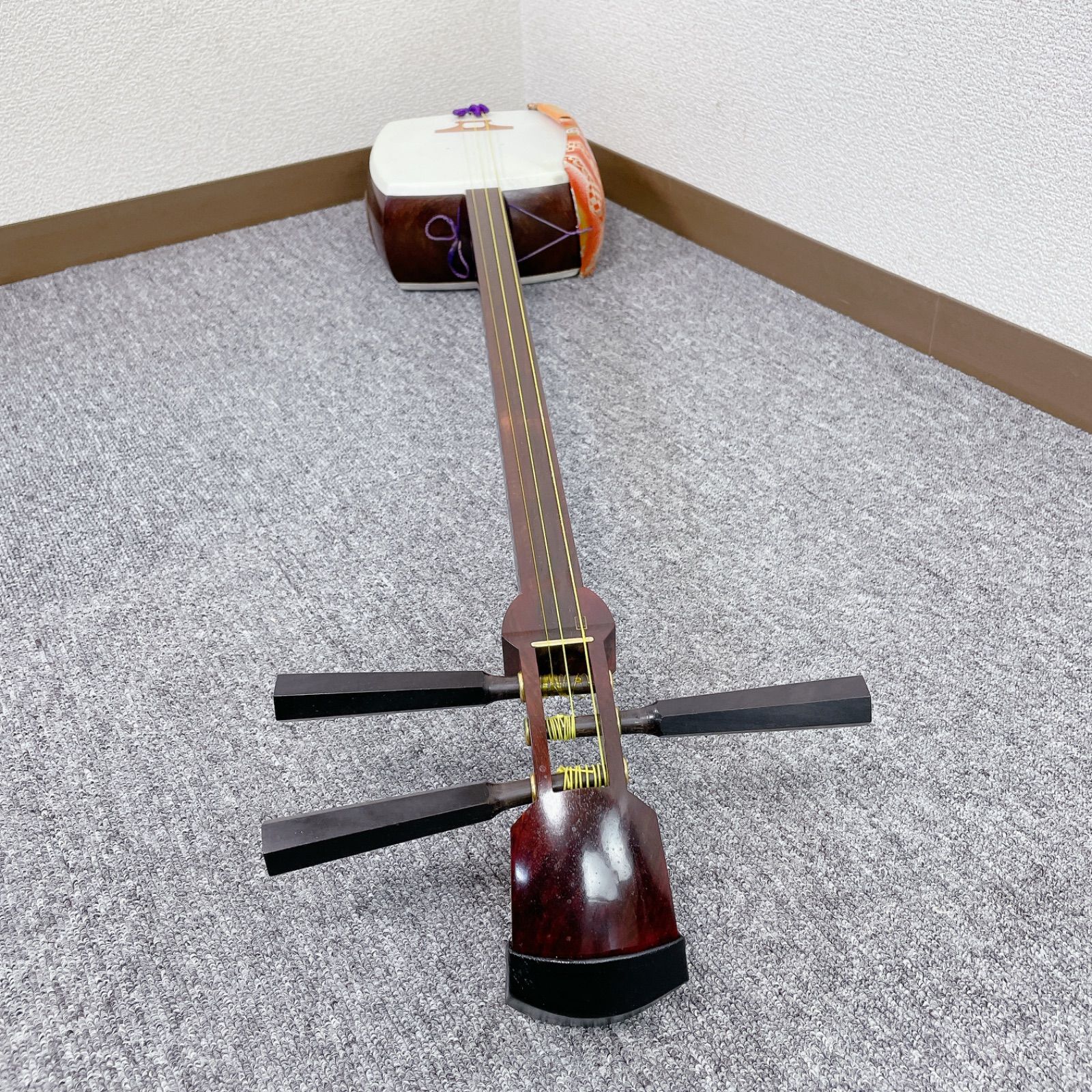 三味線 中棹 一本溝 東さわり 紅木 綾杉彫り胴 和楽器 - メルカリ