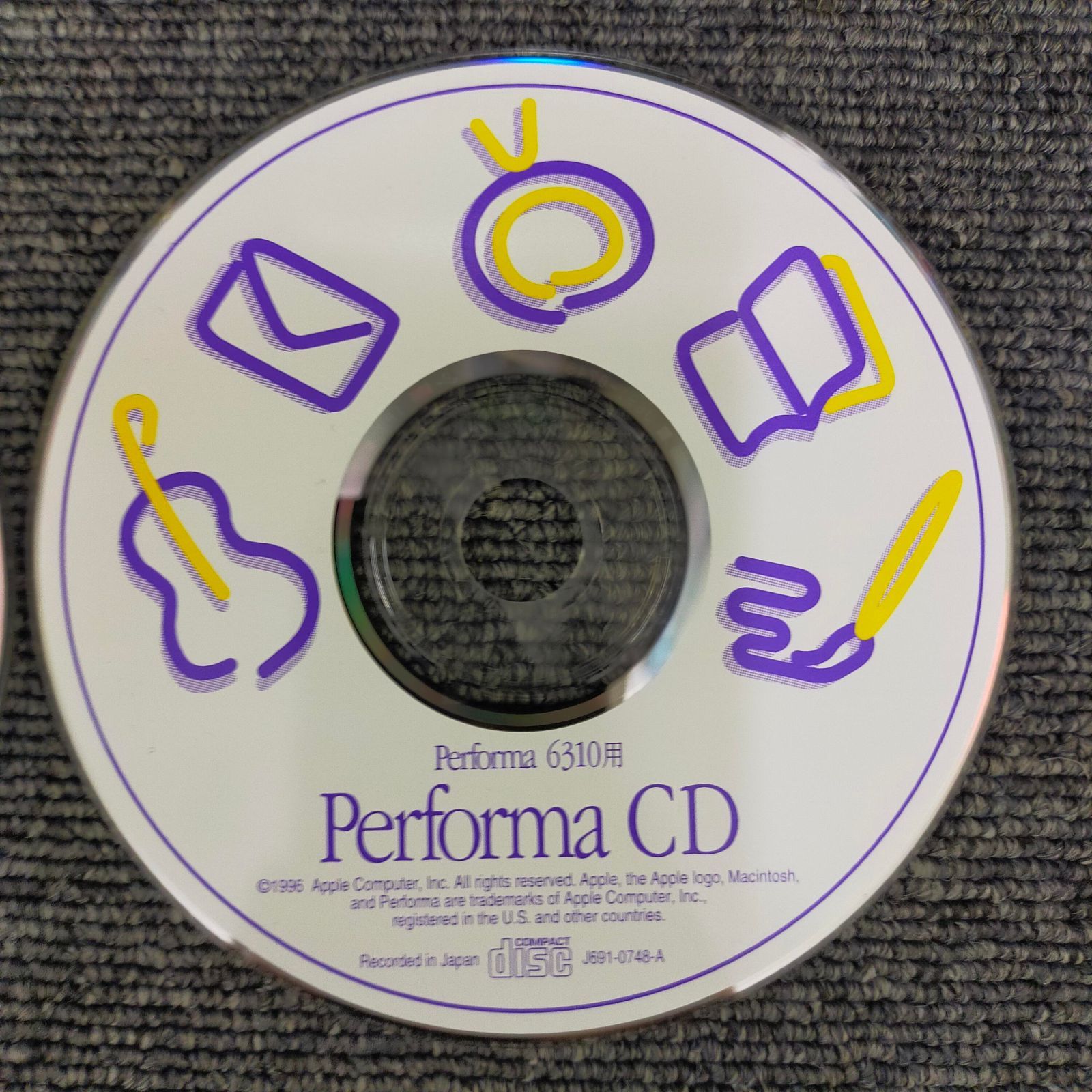 マッキントッシュパフォーマCD 1990年代～中期Macintosh向けのCD-ROM