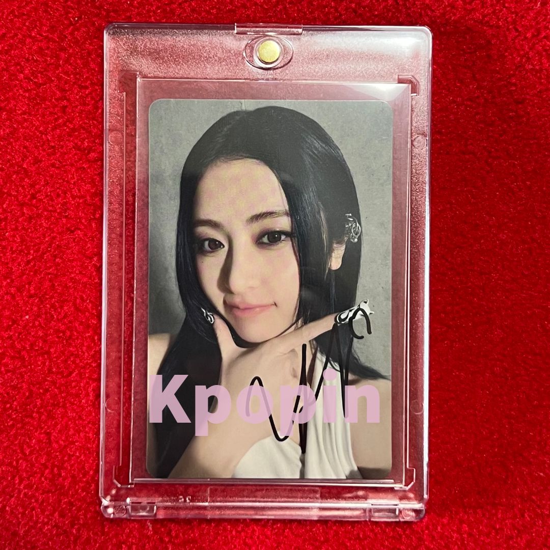 OneMall provides Mercari products: Le Sserafim ユンジン 直筆サイン