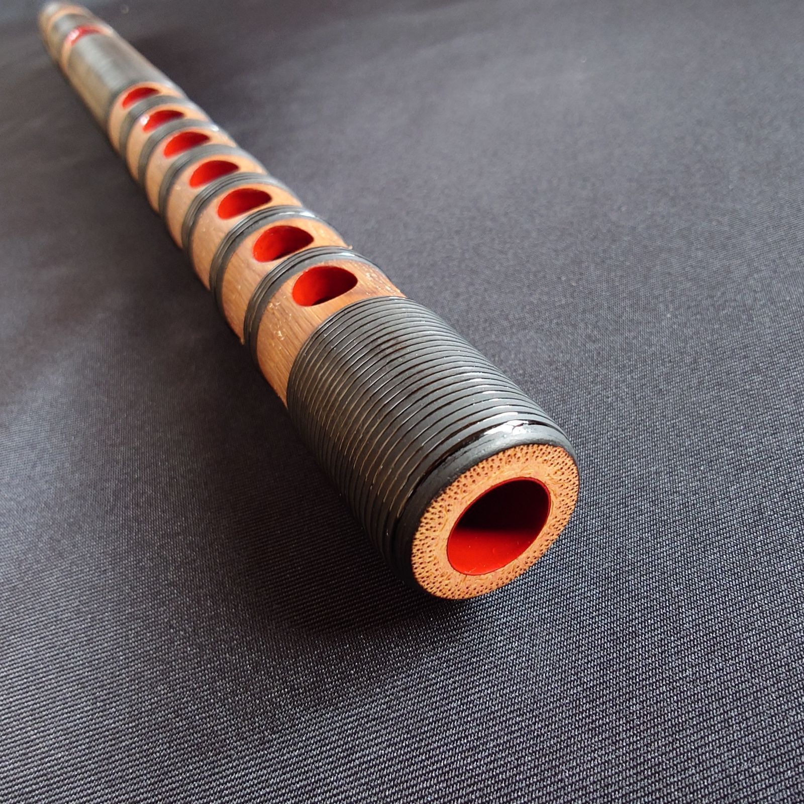 龍笛】新古管 煤竹 黒色 本漆 籐巻 黒頭 桐箱付き／雅楽／神楽 - メルカリ