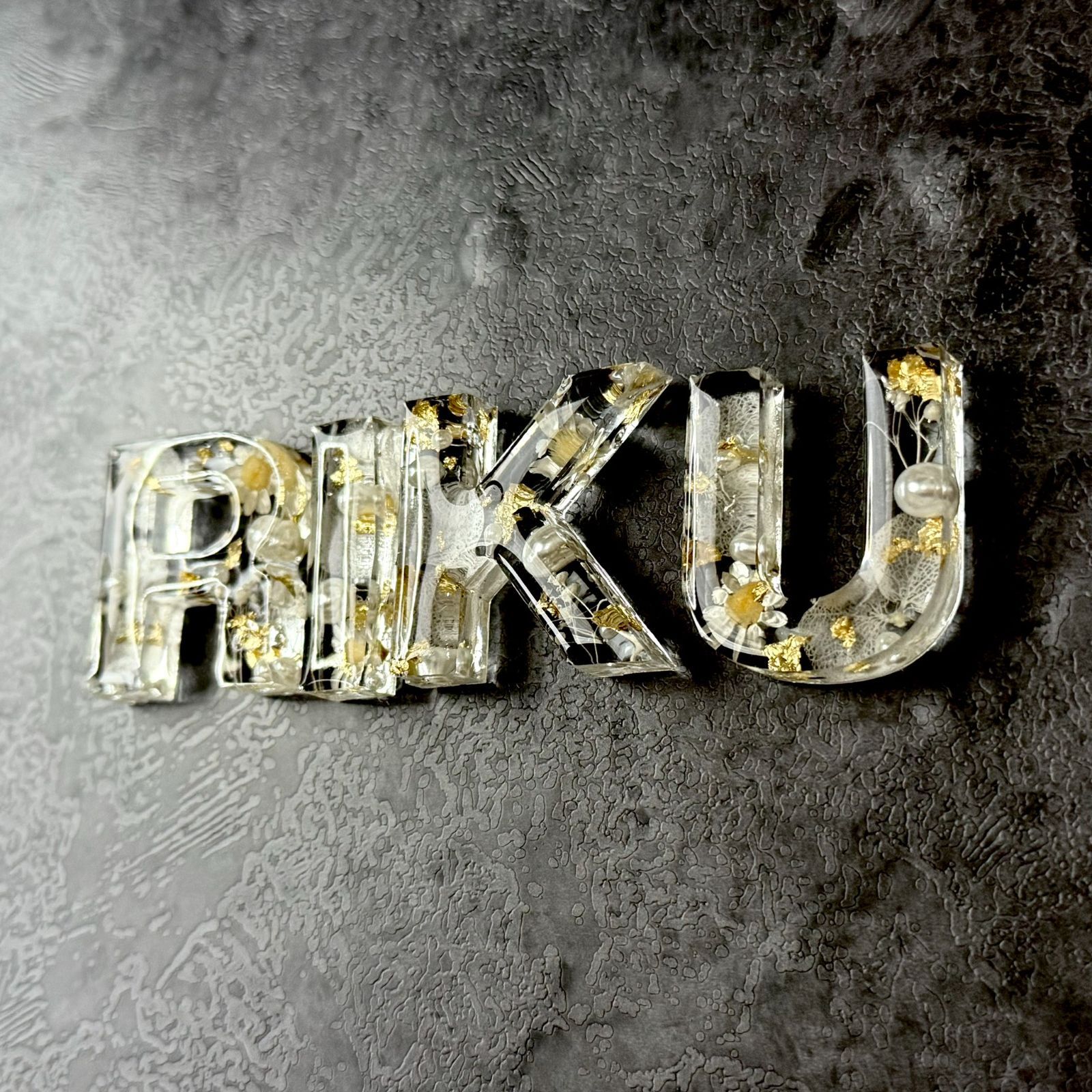 アルファベットオブジェ イニシャルオブジェ インテリア レジン - メルカリ