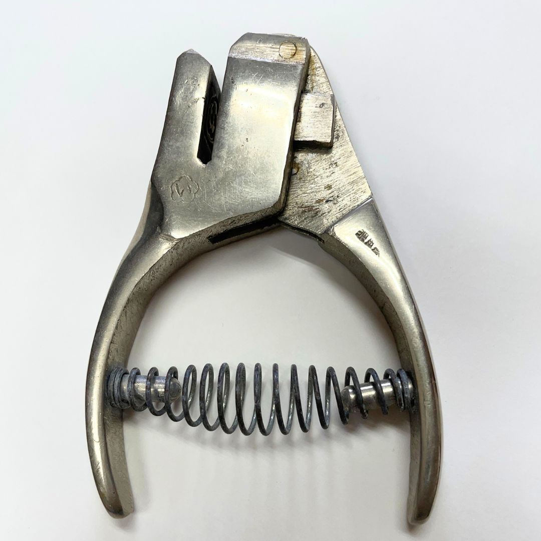 昭和レトロ】岩田製 切符切り 検札鋏 花枠 「い」（国鉄 改札鋏／切符