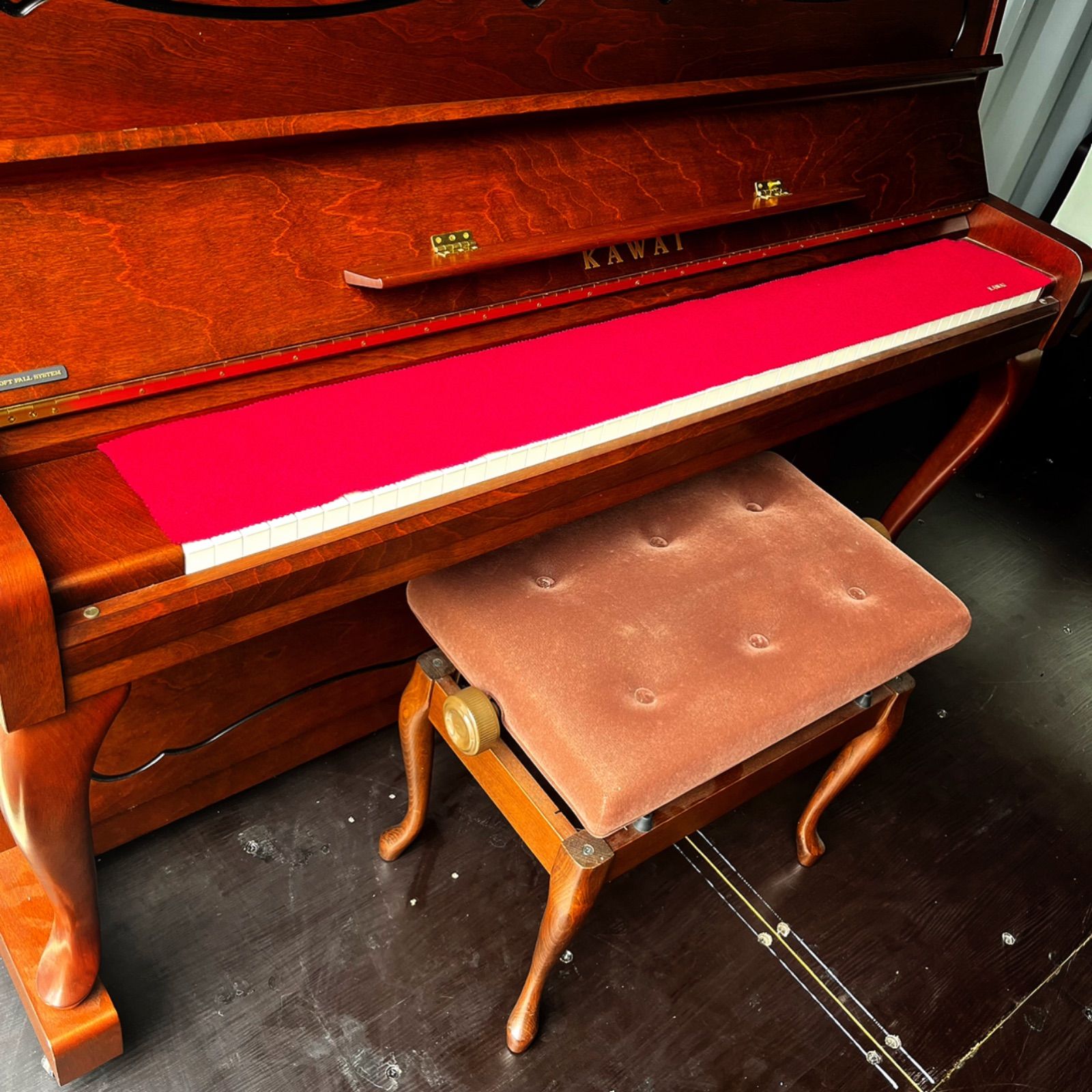 取付無料！カワイ上位モデル 猫脚アンティークアップライトピアノ 椅子