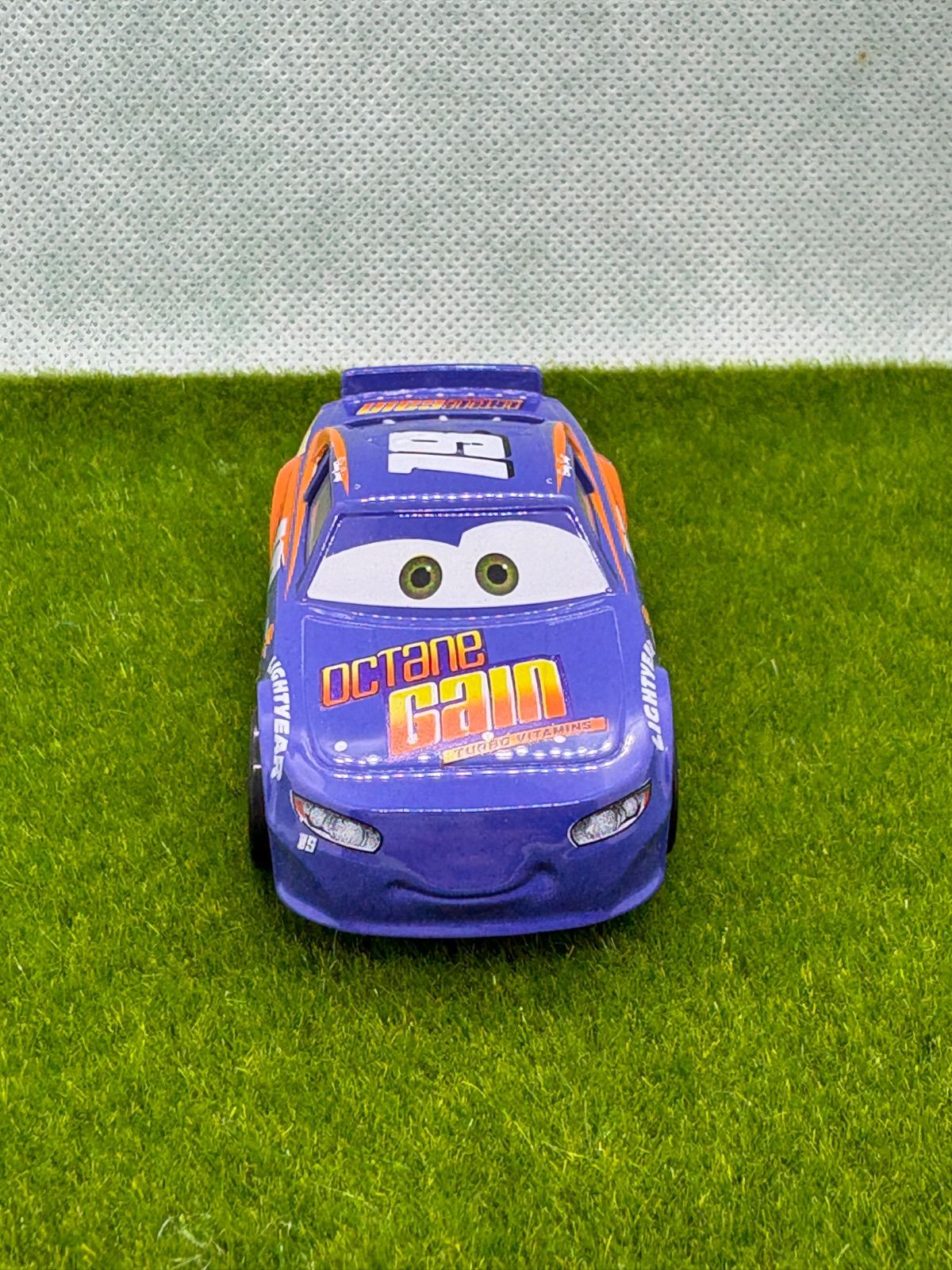 新品】カーズ ミニカー ボビー・スウィフト19番 - メルカリ