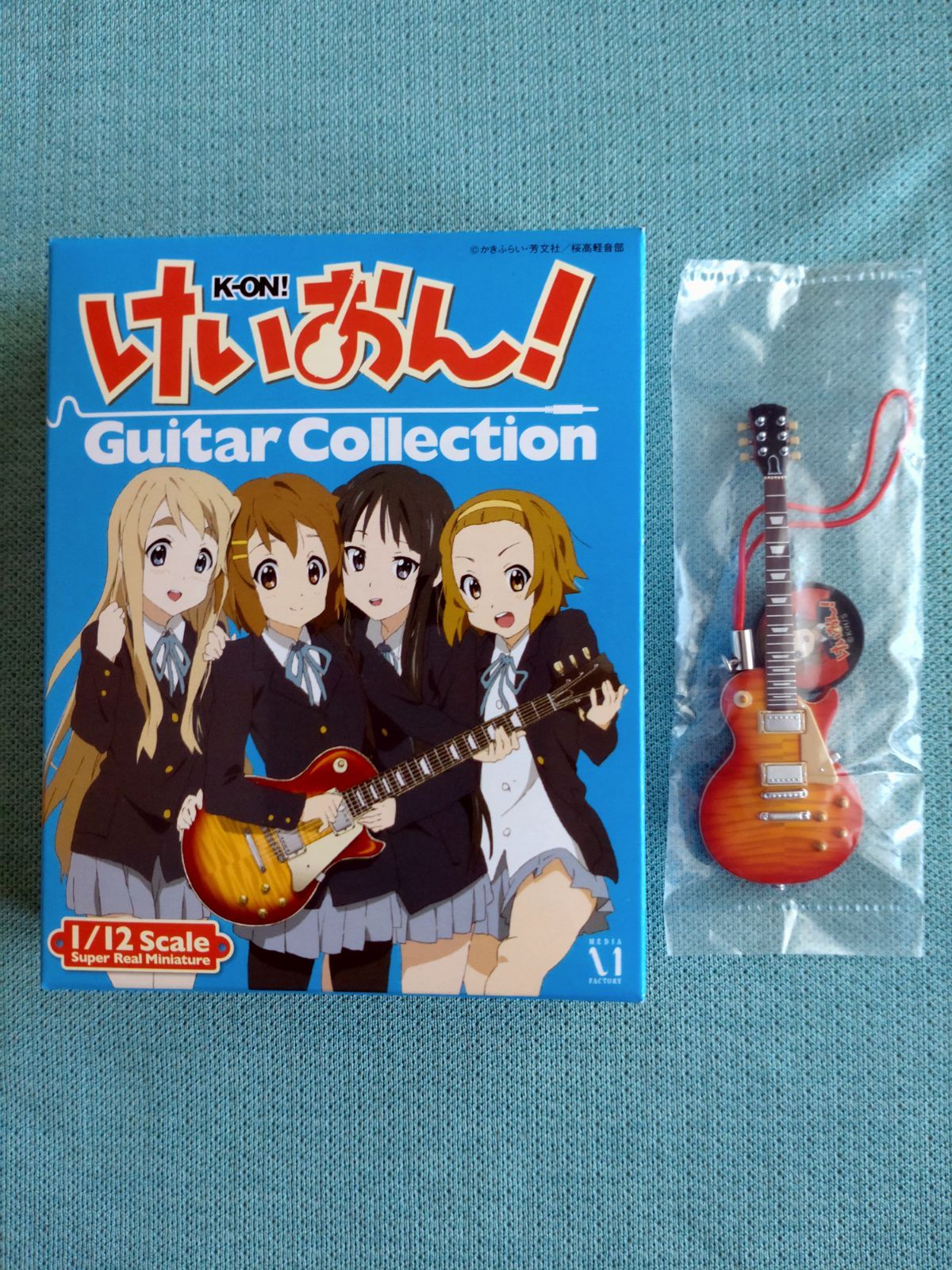 レスポールType【ギー太：平沢 唯モデル】唯チャーム・ストラップ②