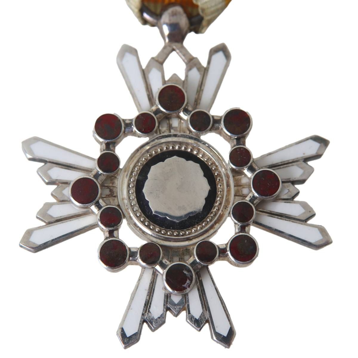 勲六等瑞宝章 勲章 襟章 箱 全長8cm モチーフ部38×38(mm) 襟章：直径約