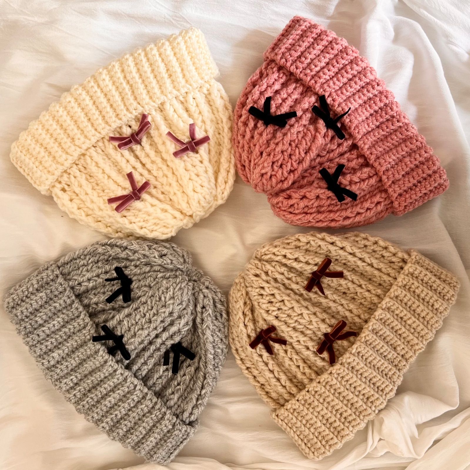 かぎ編み 黒リボン グレーニット帽 - メルカリ