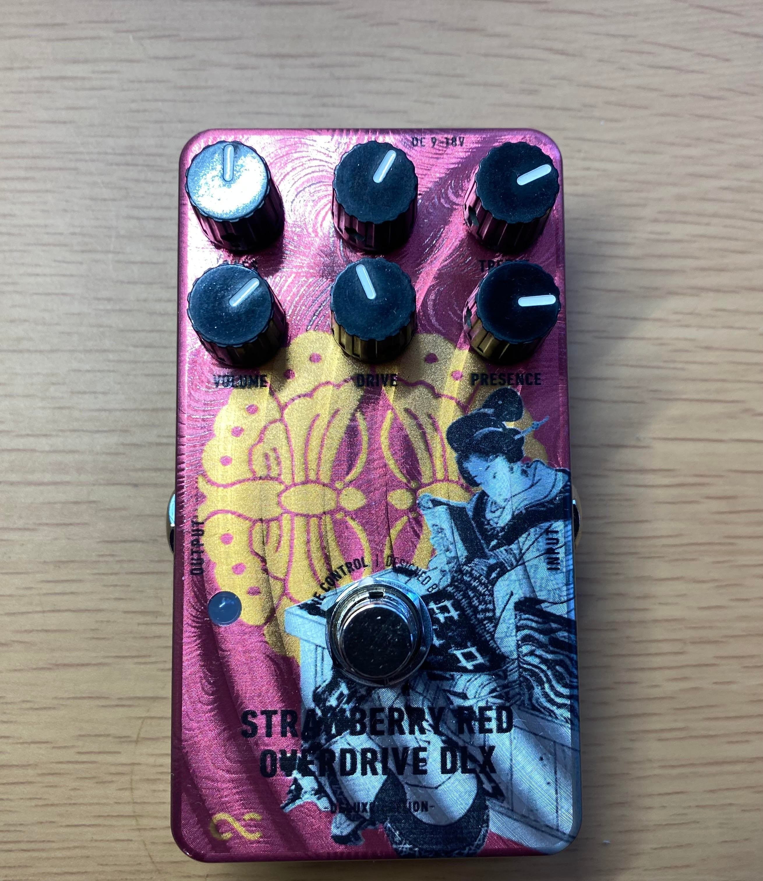 究極のオーヴァードライヴ「Strawberry Red Overdrive DLX」。限定生産