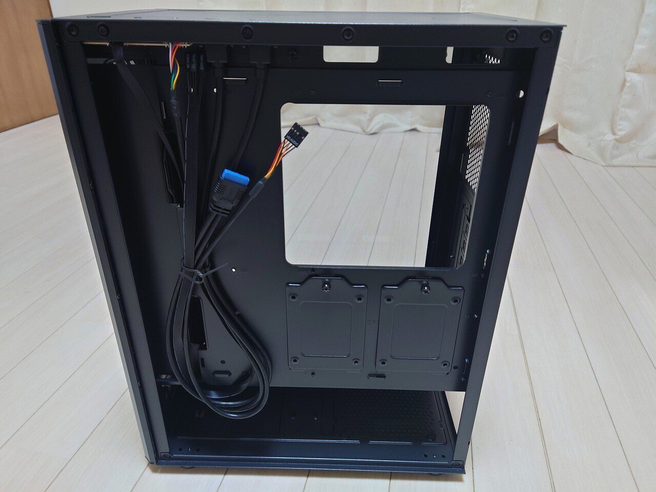 奥行きの短いコンパクトATXケース「XPG VALOR AIR」はどこまで