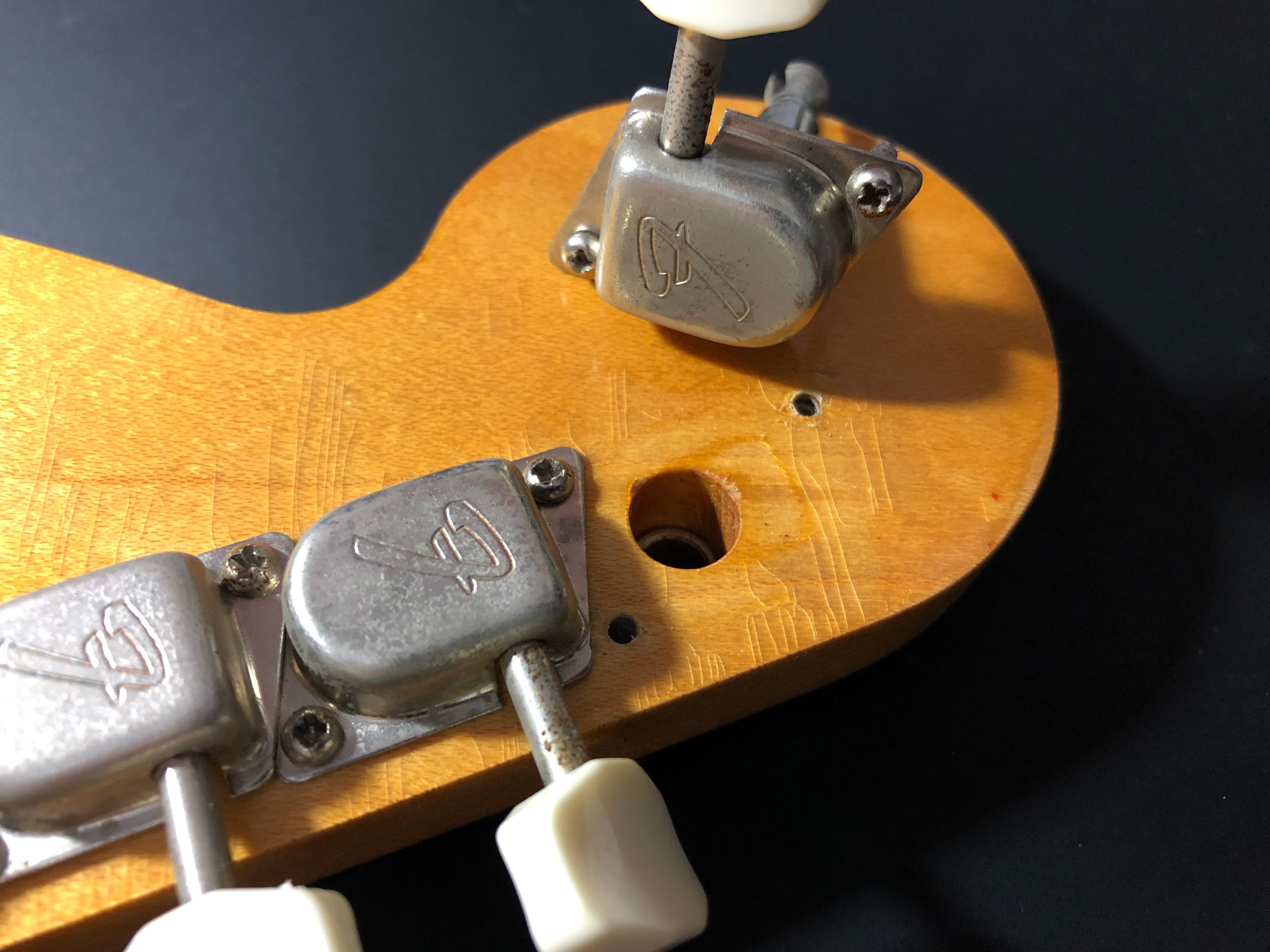 Fender LEAD Series等に搭載されているF-Key tuner（ペグ）に対応した