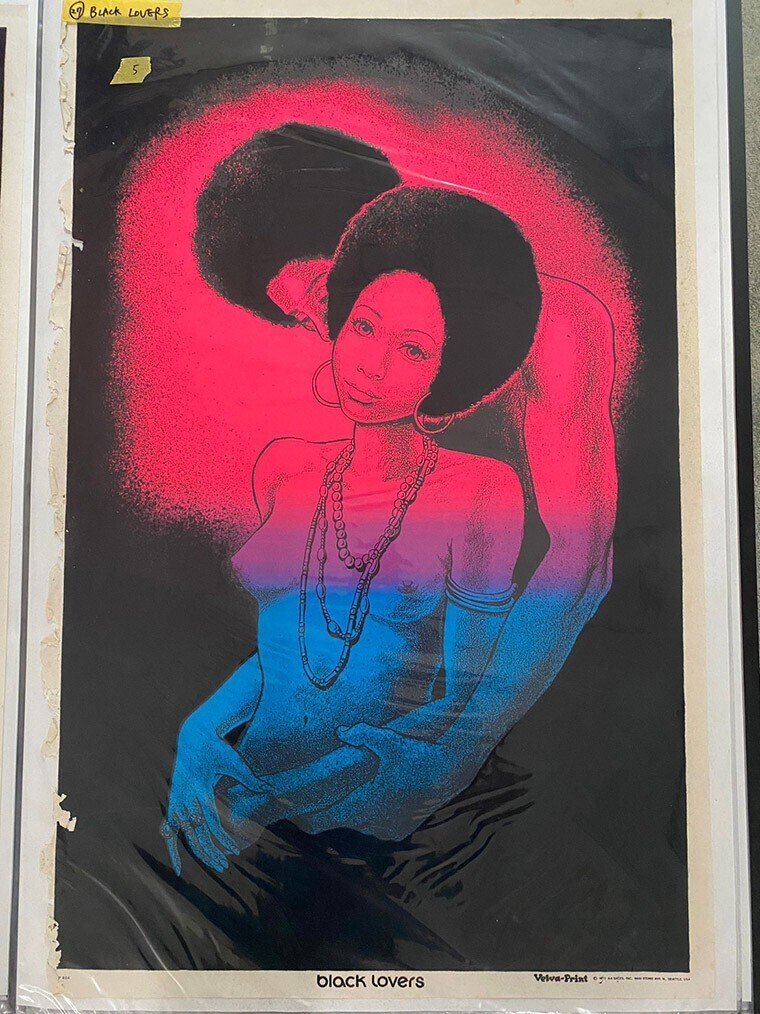 初のポスター展開催!! 琉球藍研究所×Black Light Poster!!｜Mr.OLDMAN