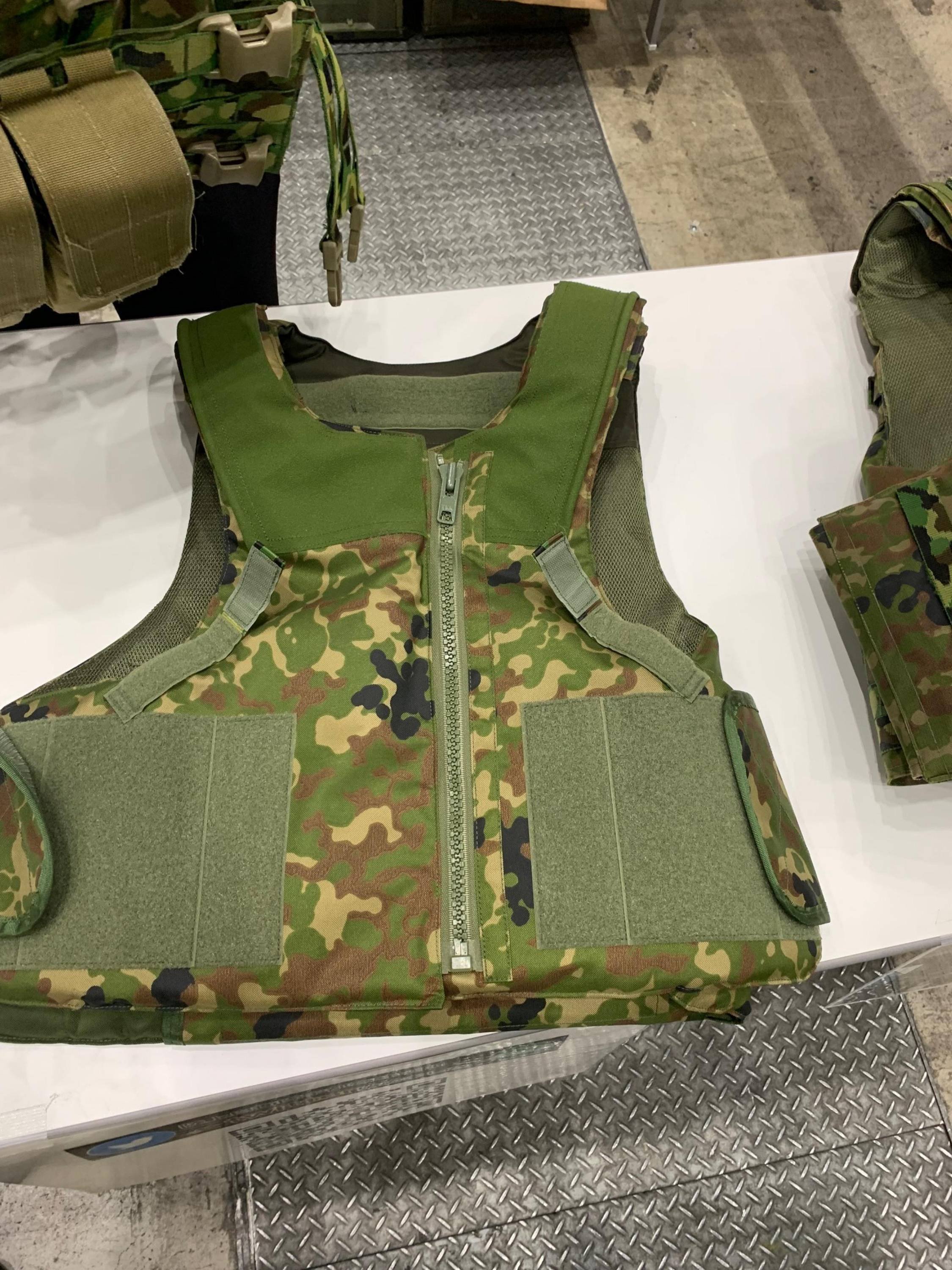 18式防弾ベストのプレート・キャリアはパチもんやった。｜清谷信一