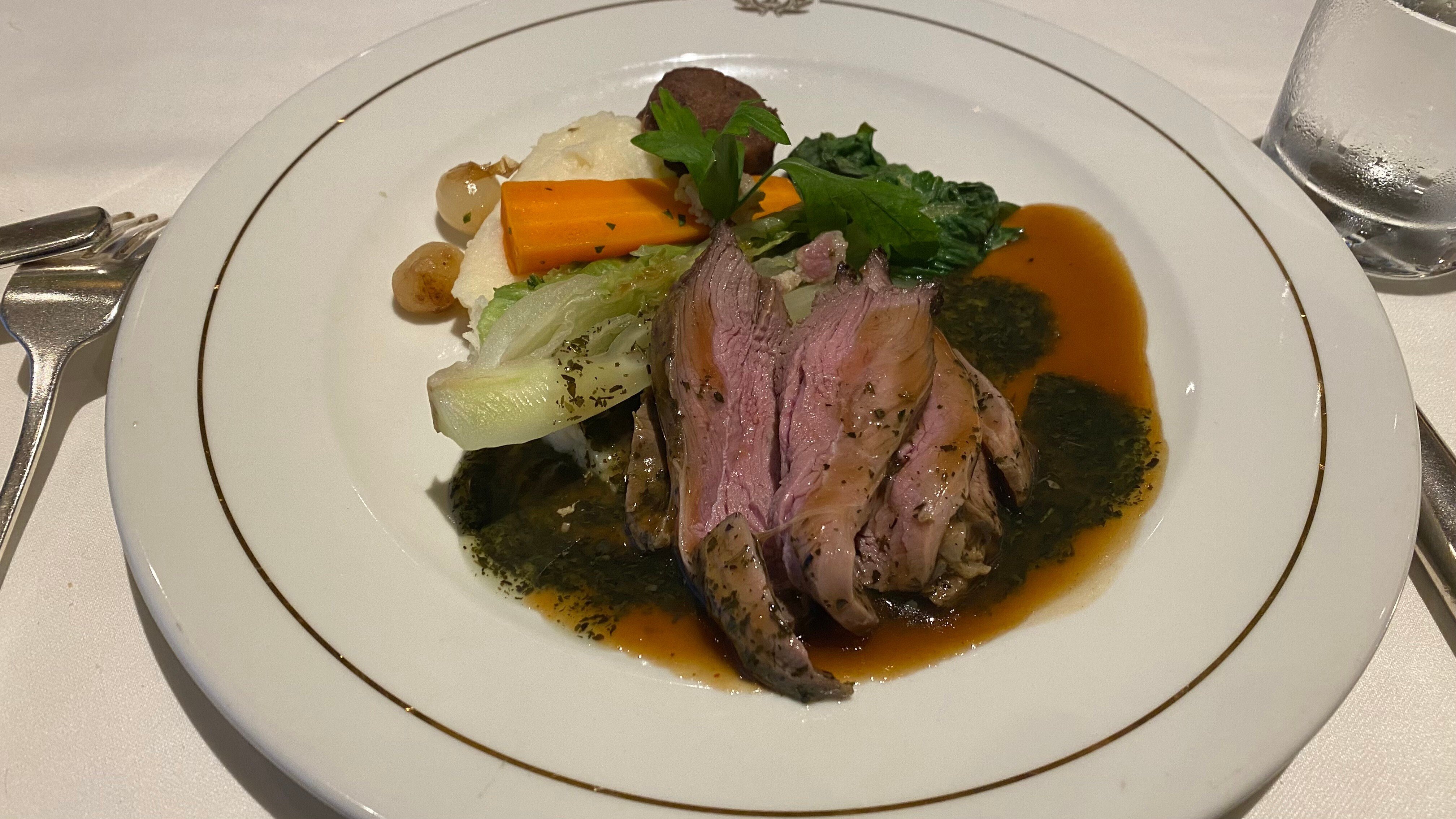 無料でクイーン・エリザベスの食事！ ディナーのフルコースも