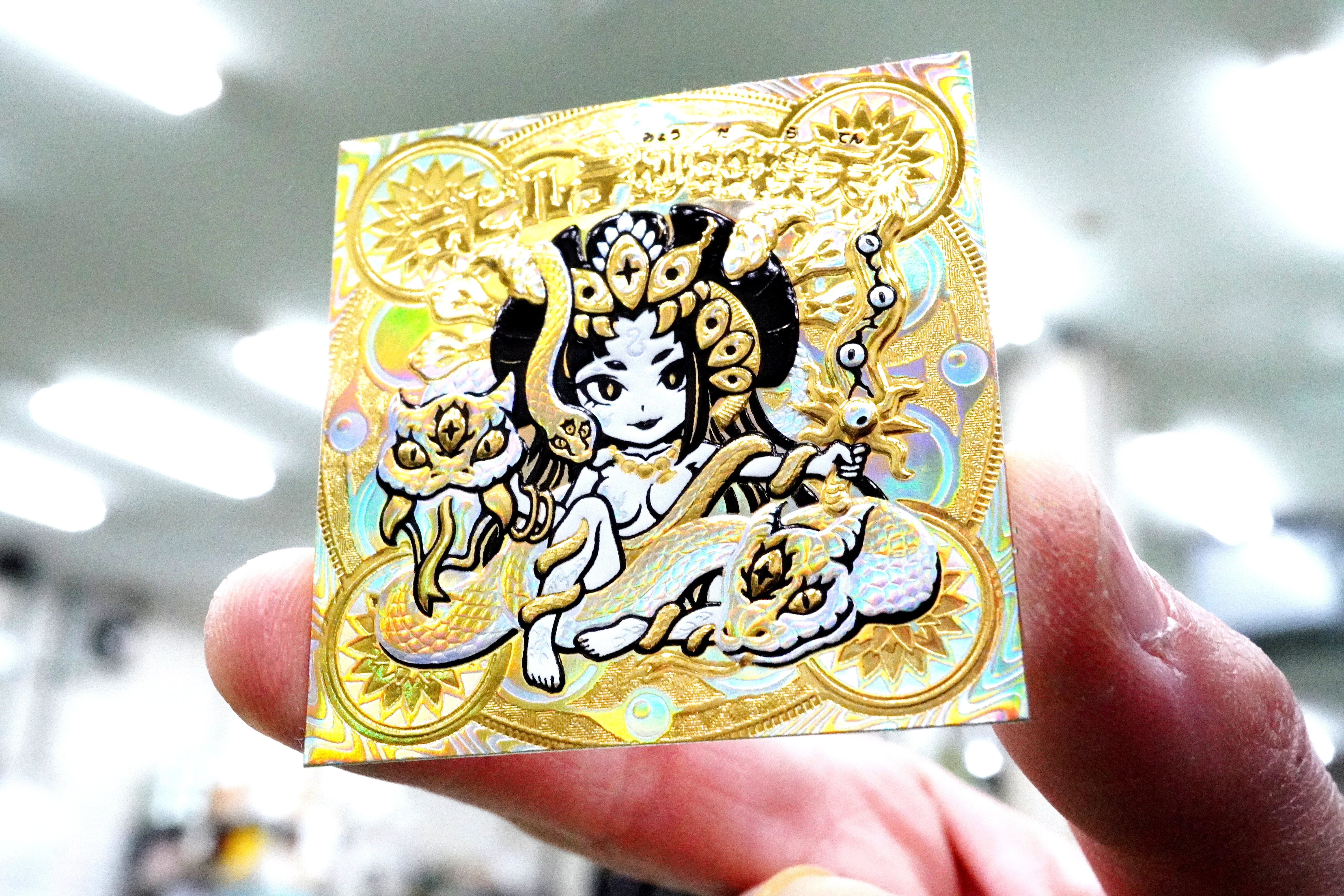 浮き出し具合の高低差 『 デビルデ妙蛇裸天 』 シール爆誕の裏側