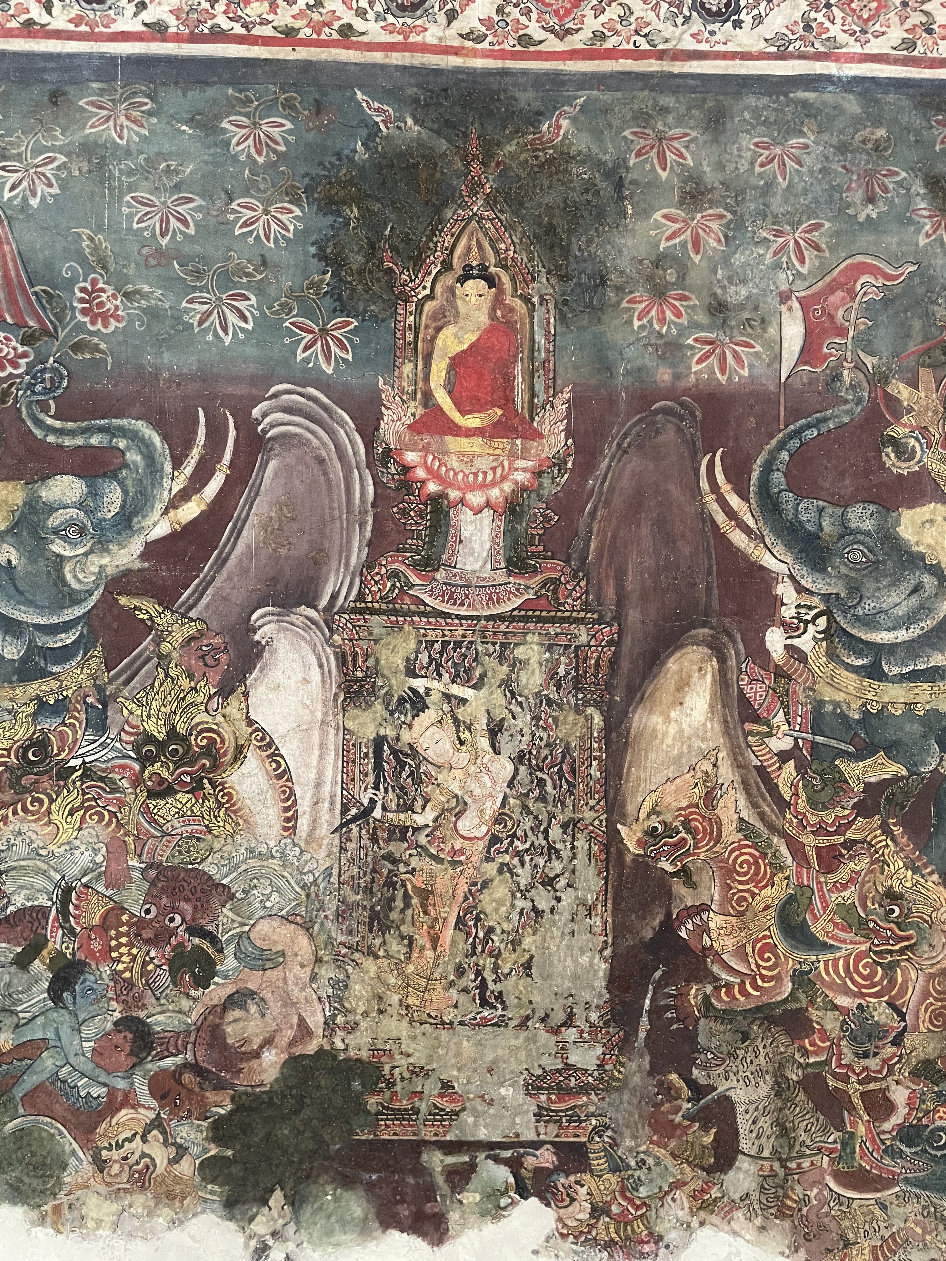 ワットチャイヤティット】ホラーみが強すぎる扉絵「乙女の果実がなる木