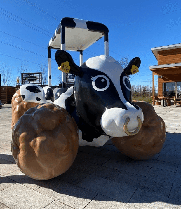 制作事例】道の駅 ピア21しほろ「牛のトラクターオブジェ・ペコポ