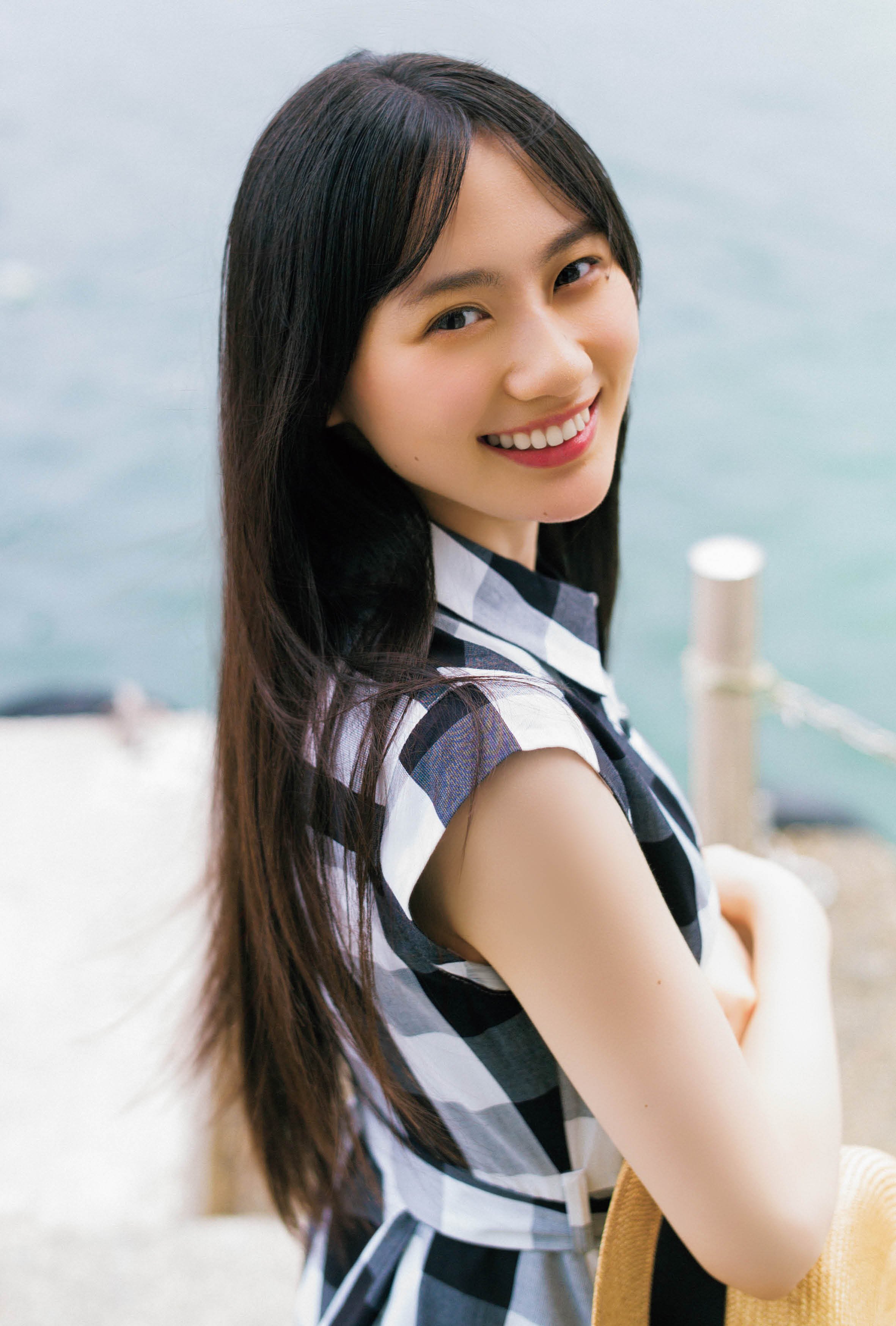 川﨑桜】2度目のソロ表紙で見せる“夏のまなざし”──B.L.T.2025年9月号