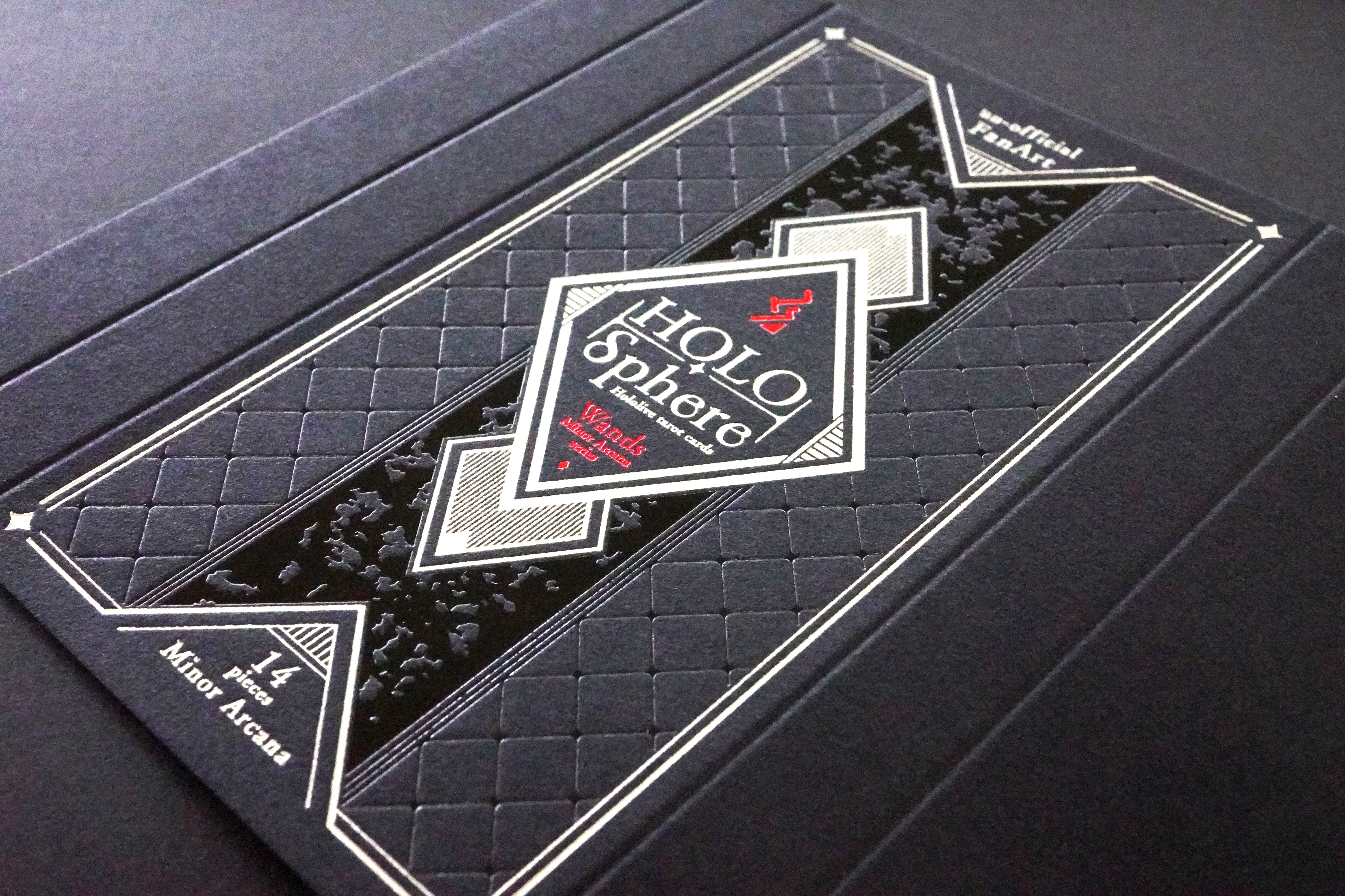 新たな輝きをまとったタロットカードの誕生」｜コスモテック