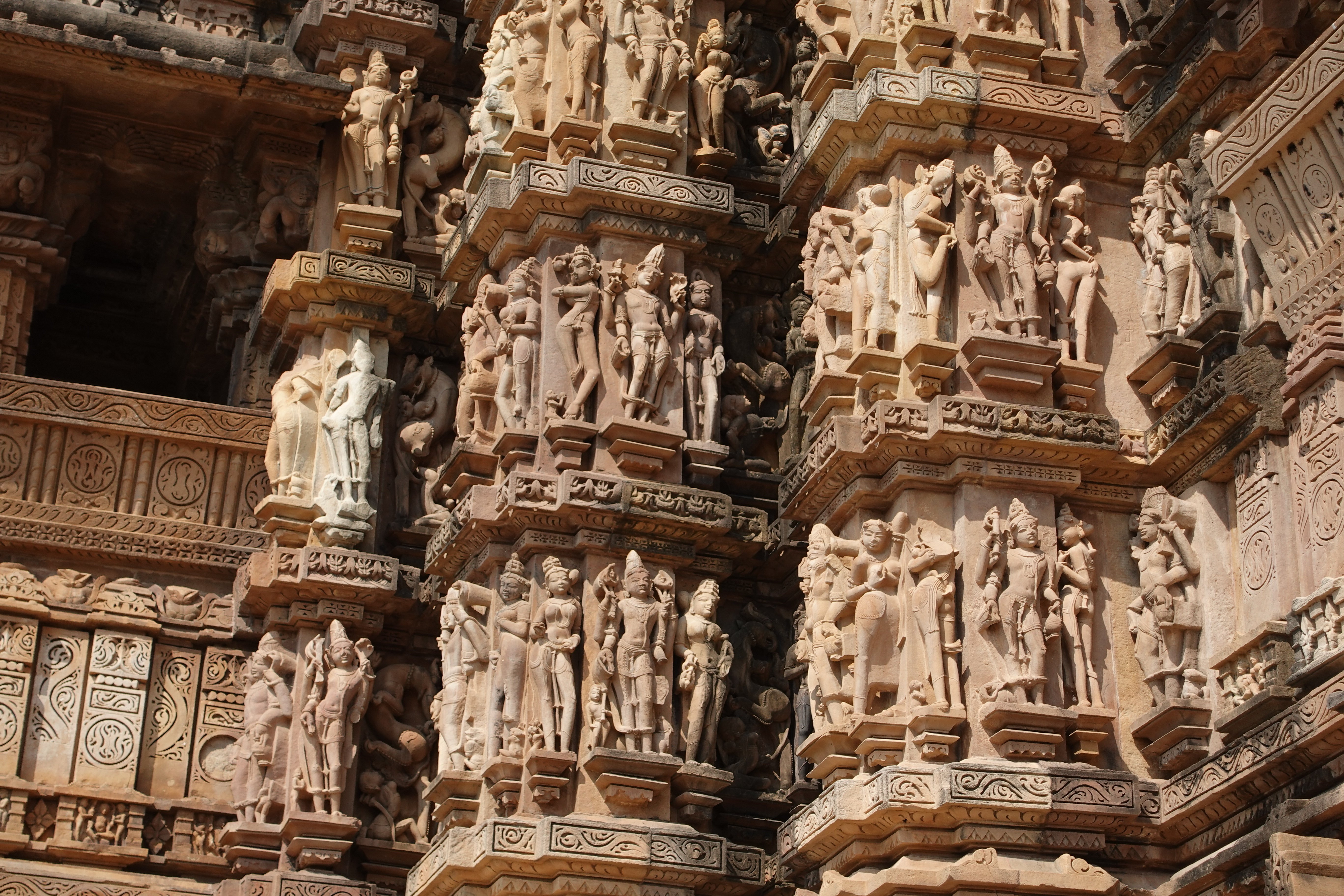 カジュラーホー遺跡の彫刻はあまりに芸術的！また行きたいインド遺跡の