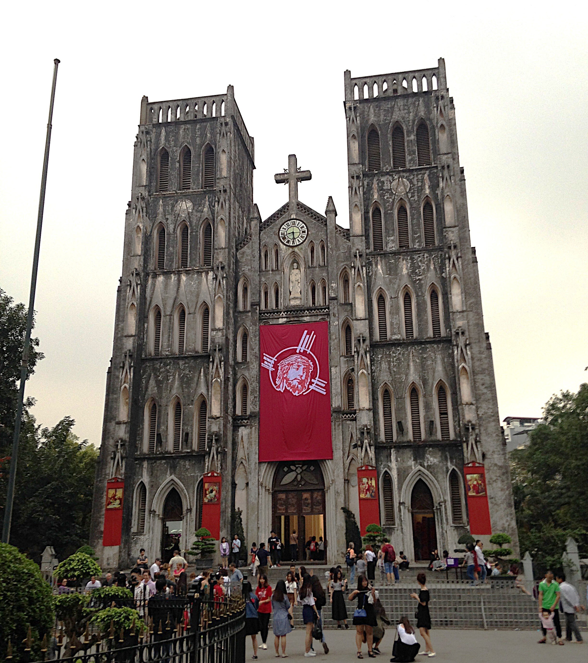 ハノイ大教会（聖ヨセフ大聖堂）完全ガイド｜歴史・見どころ・撮影