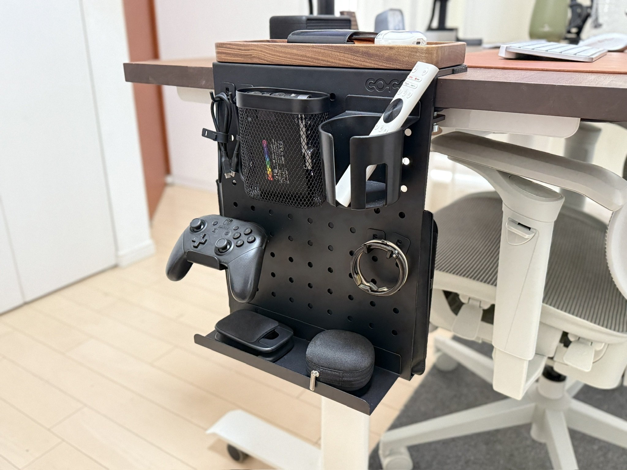 快適デスク環境の決定版！COFO Desk Side Holderを本気レビュー｜みつ